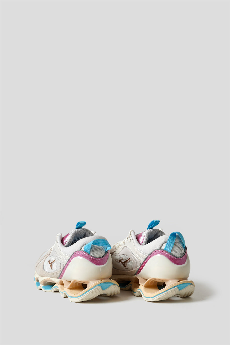 SNEAKERS WAVE PROPHECY B2 WHITE SAND, GOLD AND SKY BLUE MIZUNO оригінал – Купити в Україні – збільшений вид