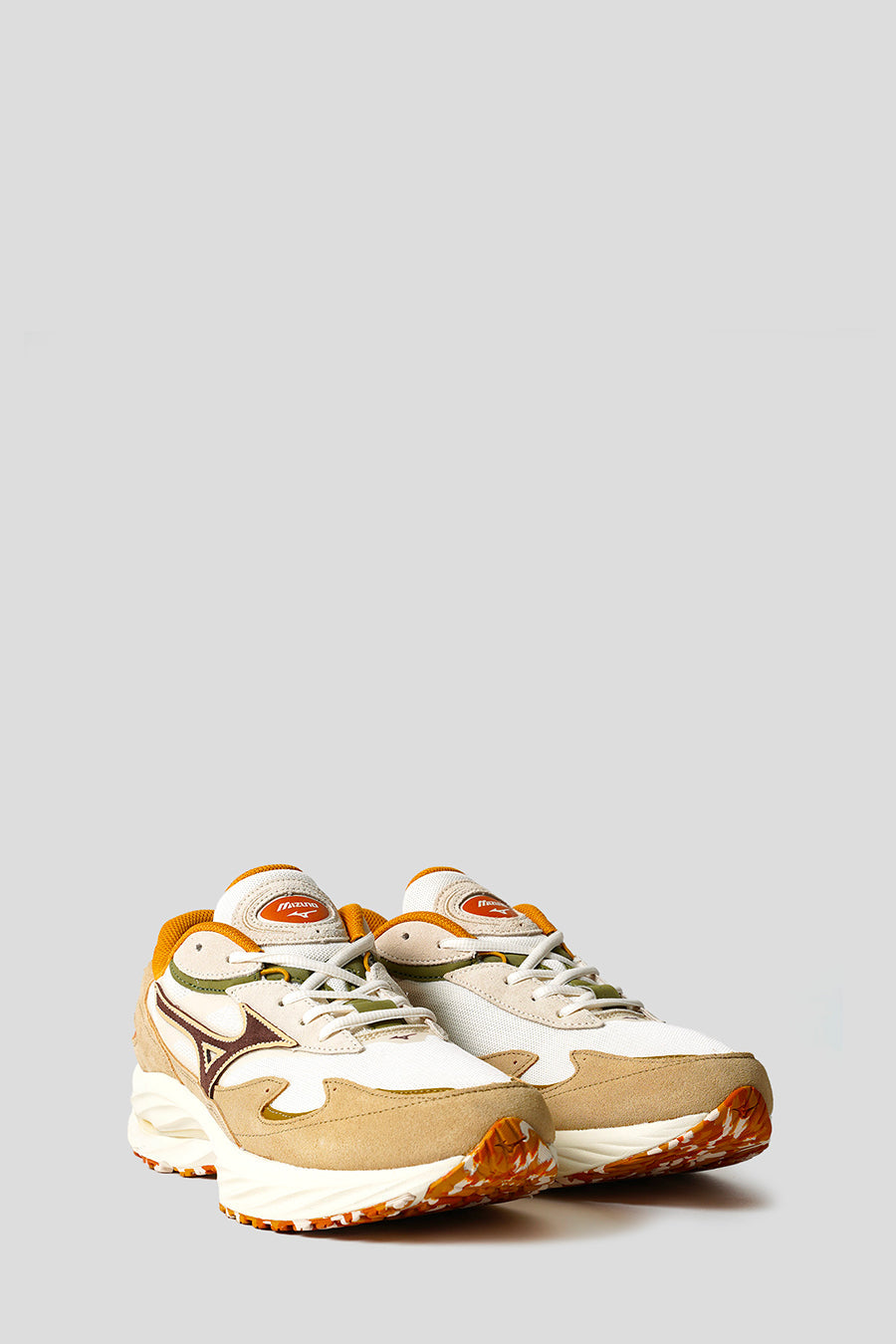 Оригінальна WAVE RIDER B PRISTINE AND COFFEE SNEAKERS MIZUNO – вид ззаду