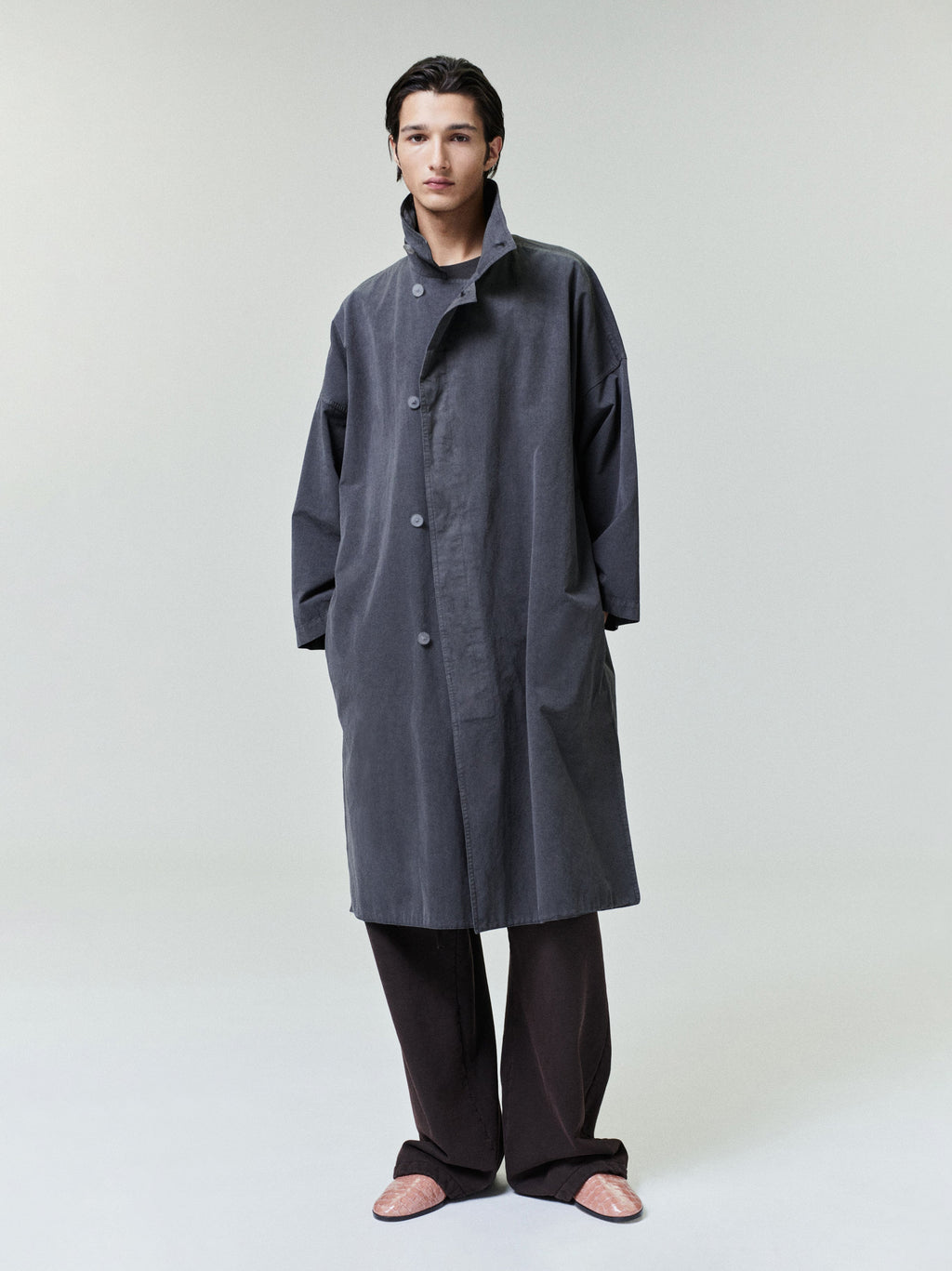 Оригінальна Garment-Dyed Cropped Sleeve Car Coat Fear of god – боковий вид