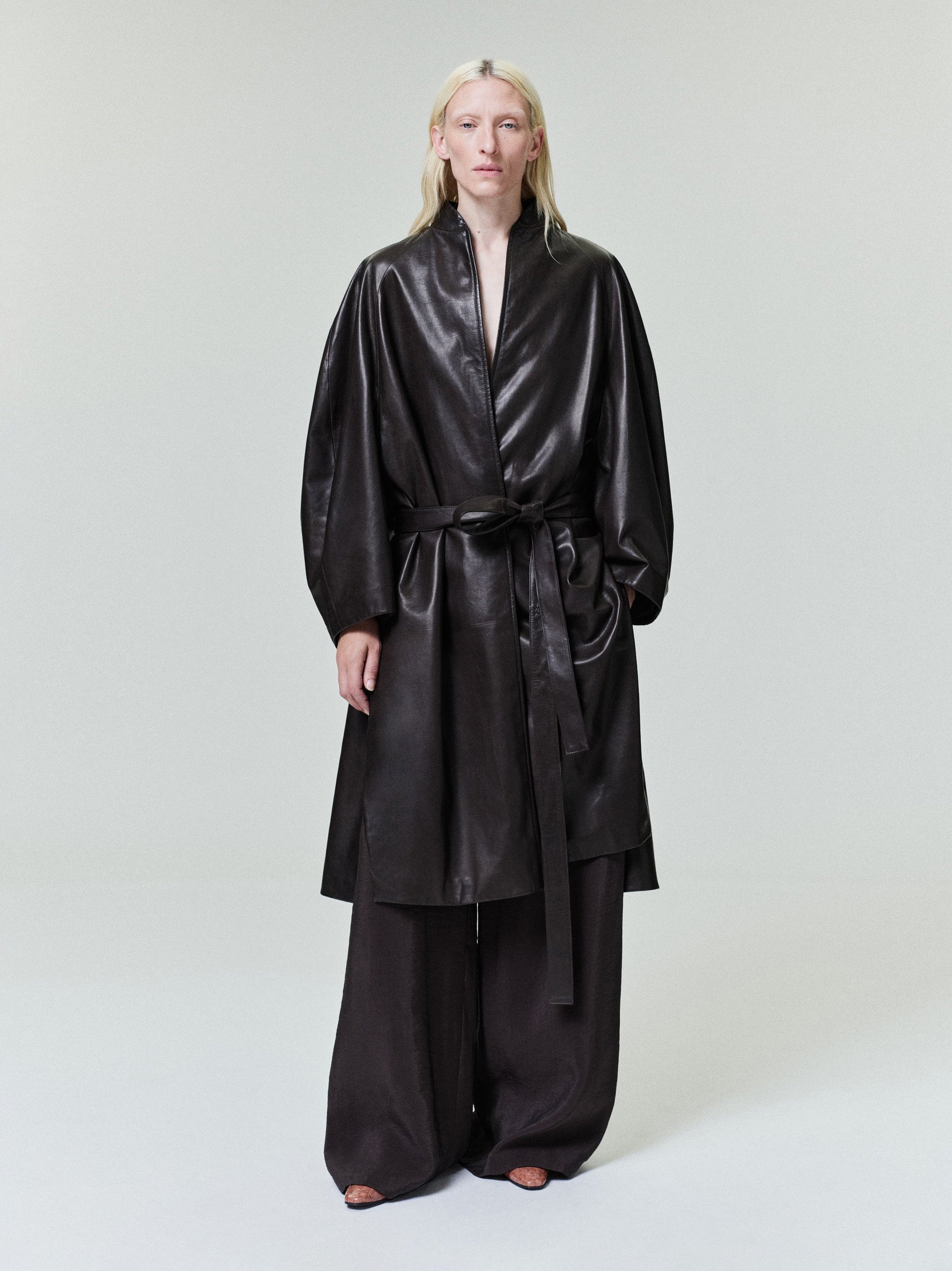 Оригінальна Womens Leather Coat Fear of god – боковий вид