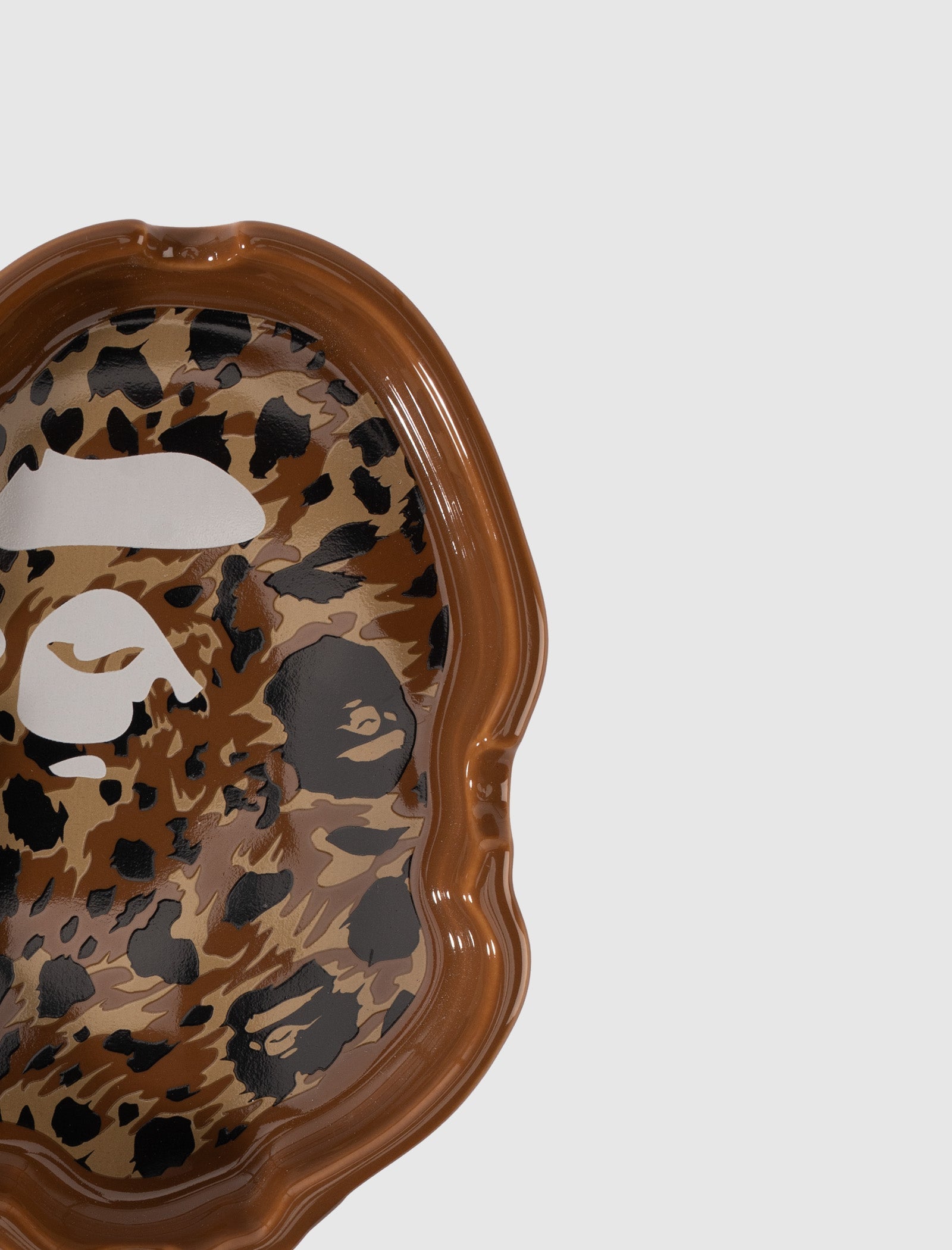 Оригінальна Wild Leopard Pattern Ape Head Ashtray A bathing ape – вид ззаду
