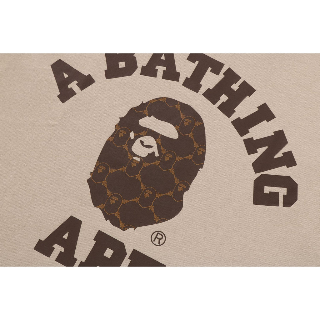 College Monogram College Relaxed Fit Tee Mens A bathing ape оригінал – Купити в Україні – збільшений вид