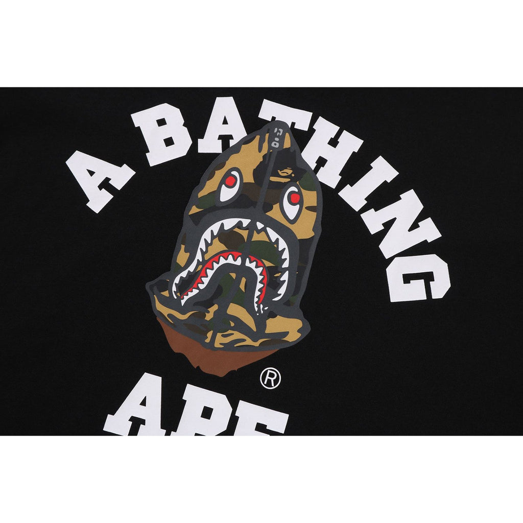 1st Camo Shark Seijin College Relaxed Fit Tee Mens A bathing ape – Гарантія оригінальності – збільшений вид