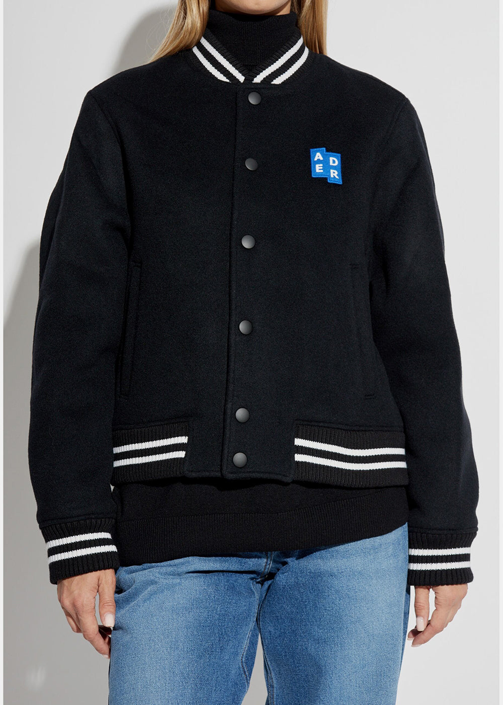 Black Trs Tag Varsity Jacket Ader error – Гарантія оригінальності – вид ззаду