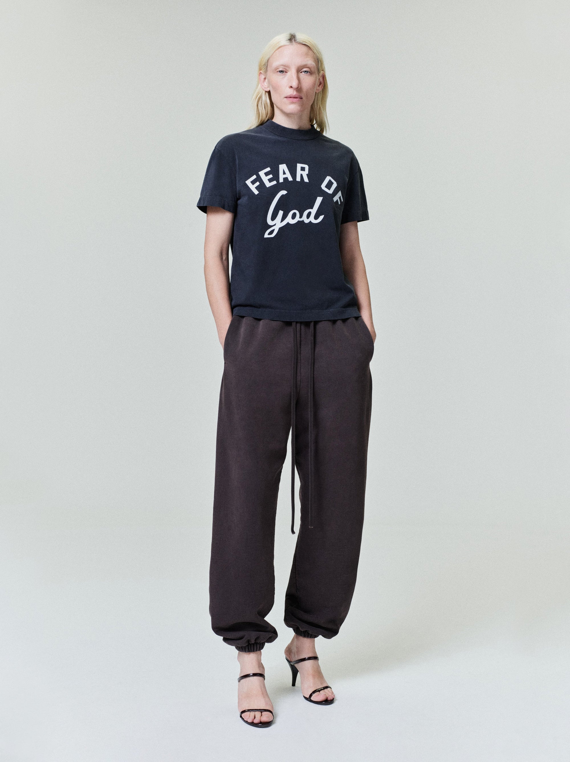Womens Varsity Tee Fear of god – Гарантія оригінальності – боковий вид