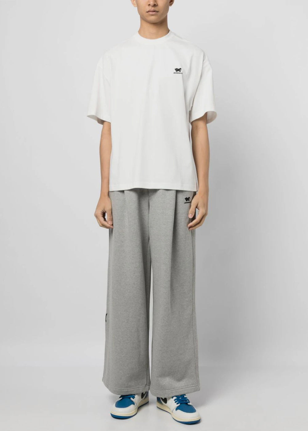 Off White Logo-Print T-Shirt Ader error – Гарантія оригінальності – вид ззаду