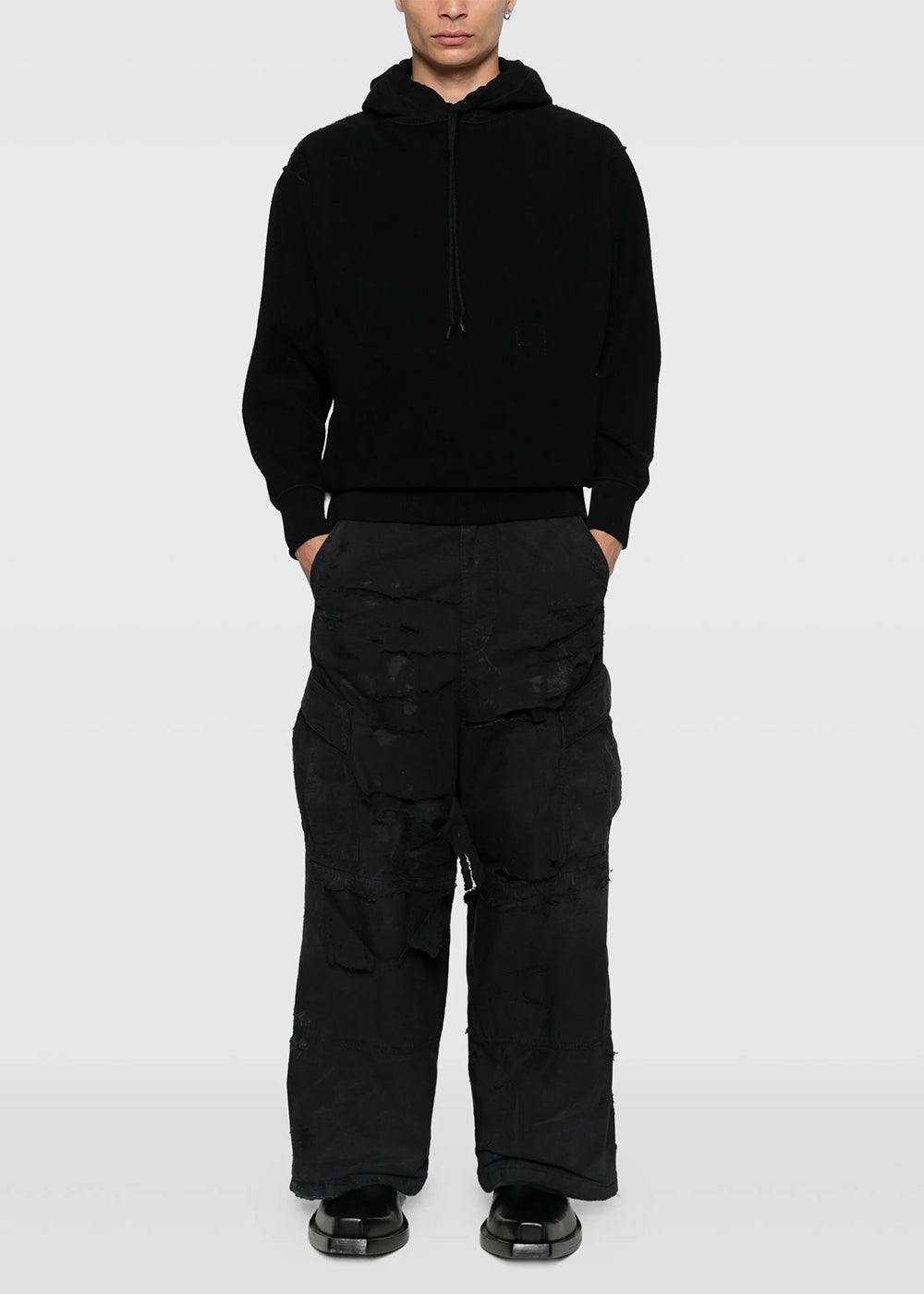 Black Distressed Large Cargo Pants Balenciaga оригінал – Купити в Україні – вид ззаду