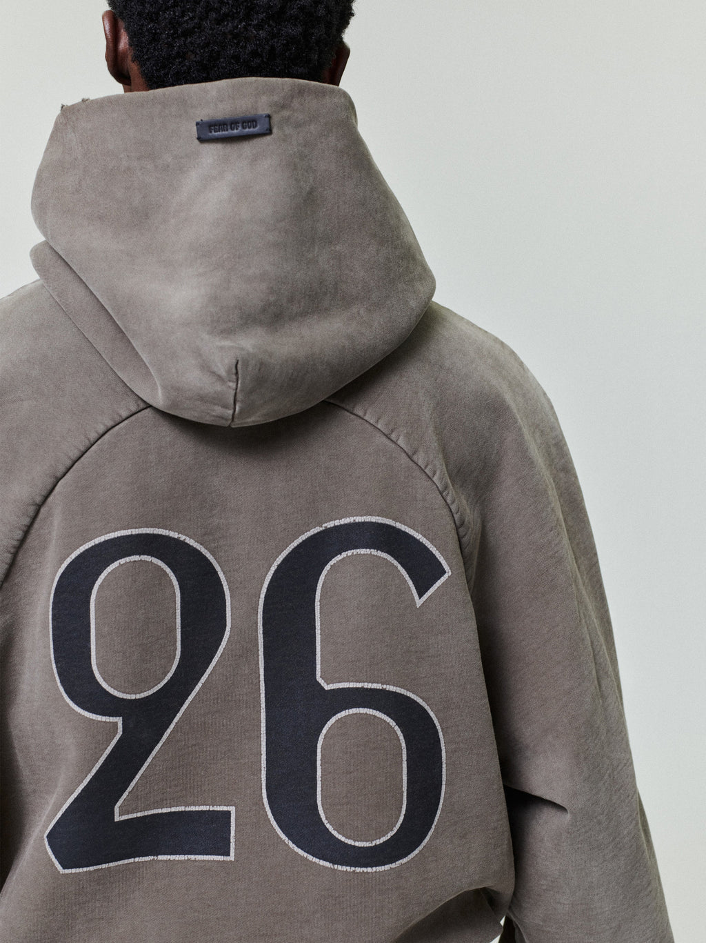 Оригінальна 26 Classic Half Raglan Hoodie Fear of god – вид ззаду