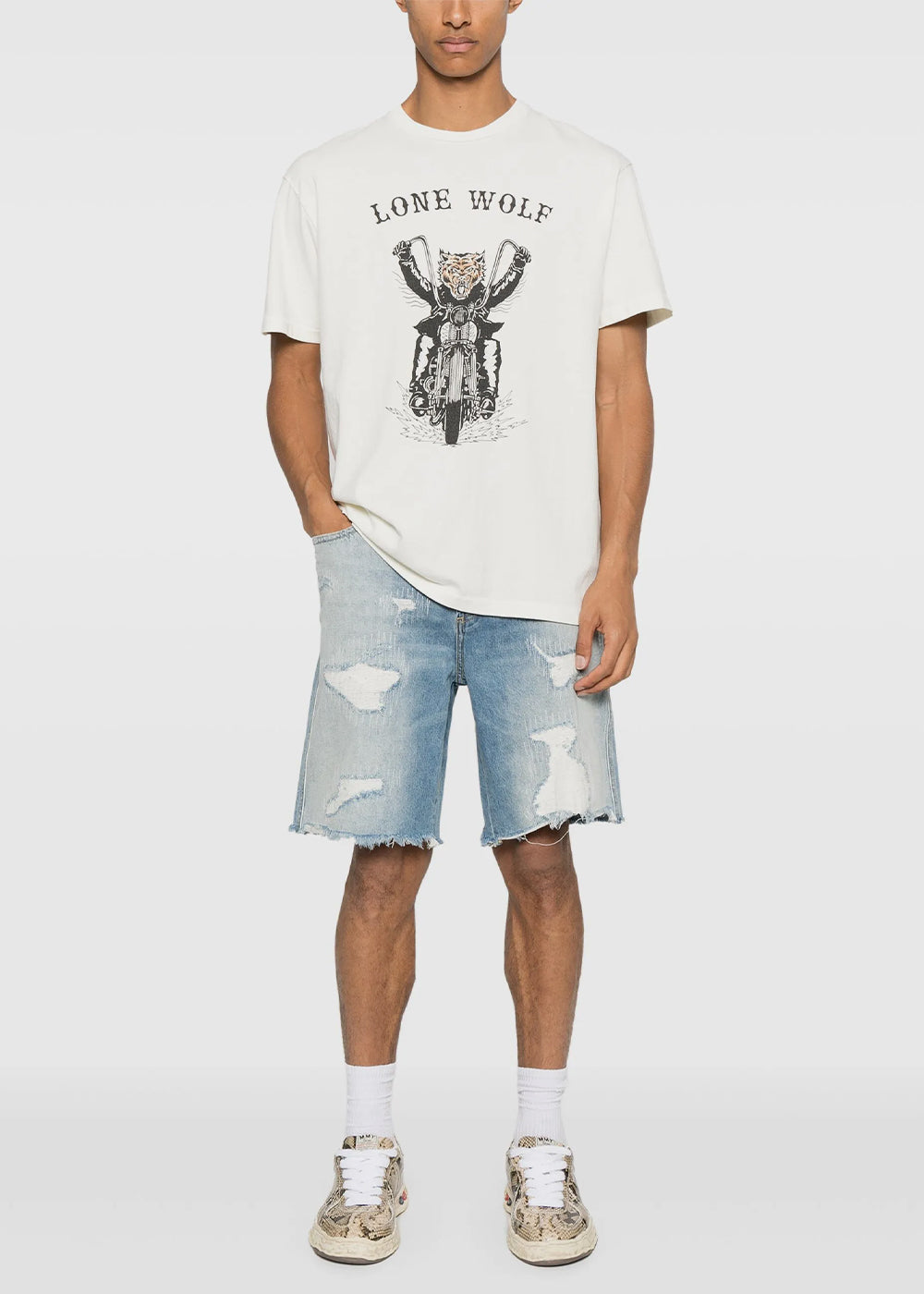 Оригінальна Light Archival White Lone Wolf T-Shirt Gallery department – вид ззаду