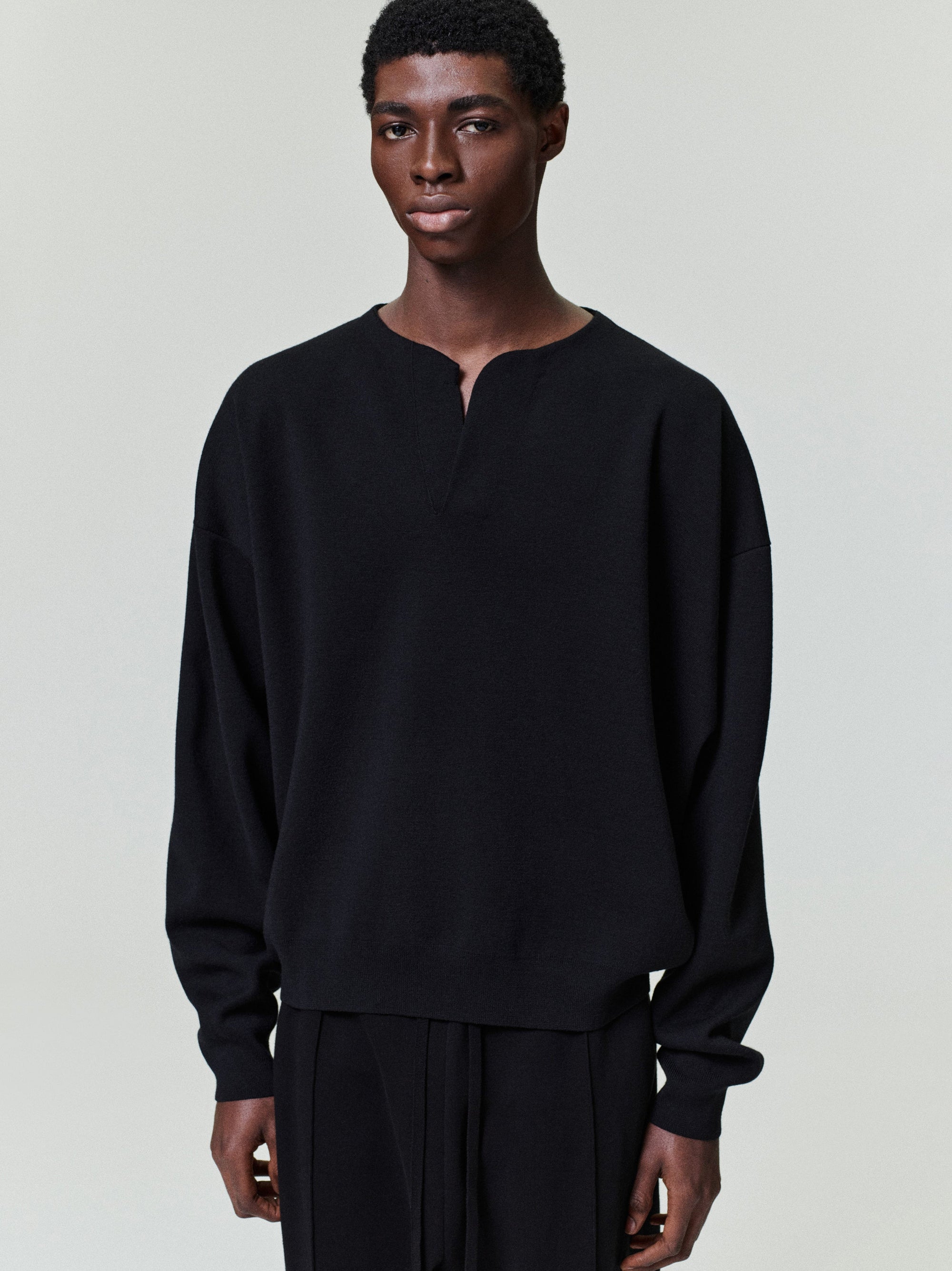 Merino Milano Knit Henley Sweater Fear of god – Гарантія оригінальності – боковий вид - FEAR OF GOD