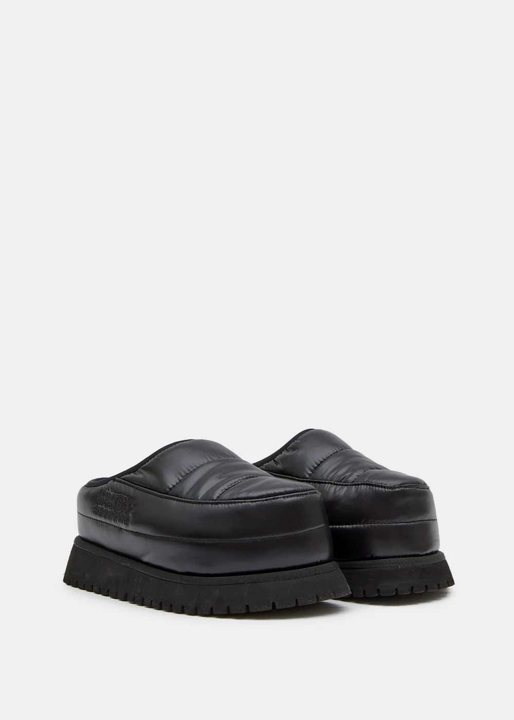 Black Logo-Embossed Après Ski Slippers Maison margiela – Гарантія оригінальності – вид ззаду