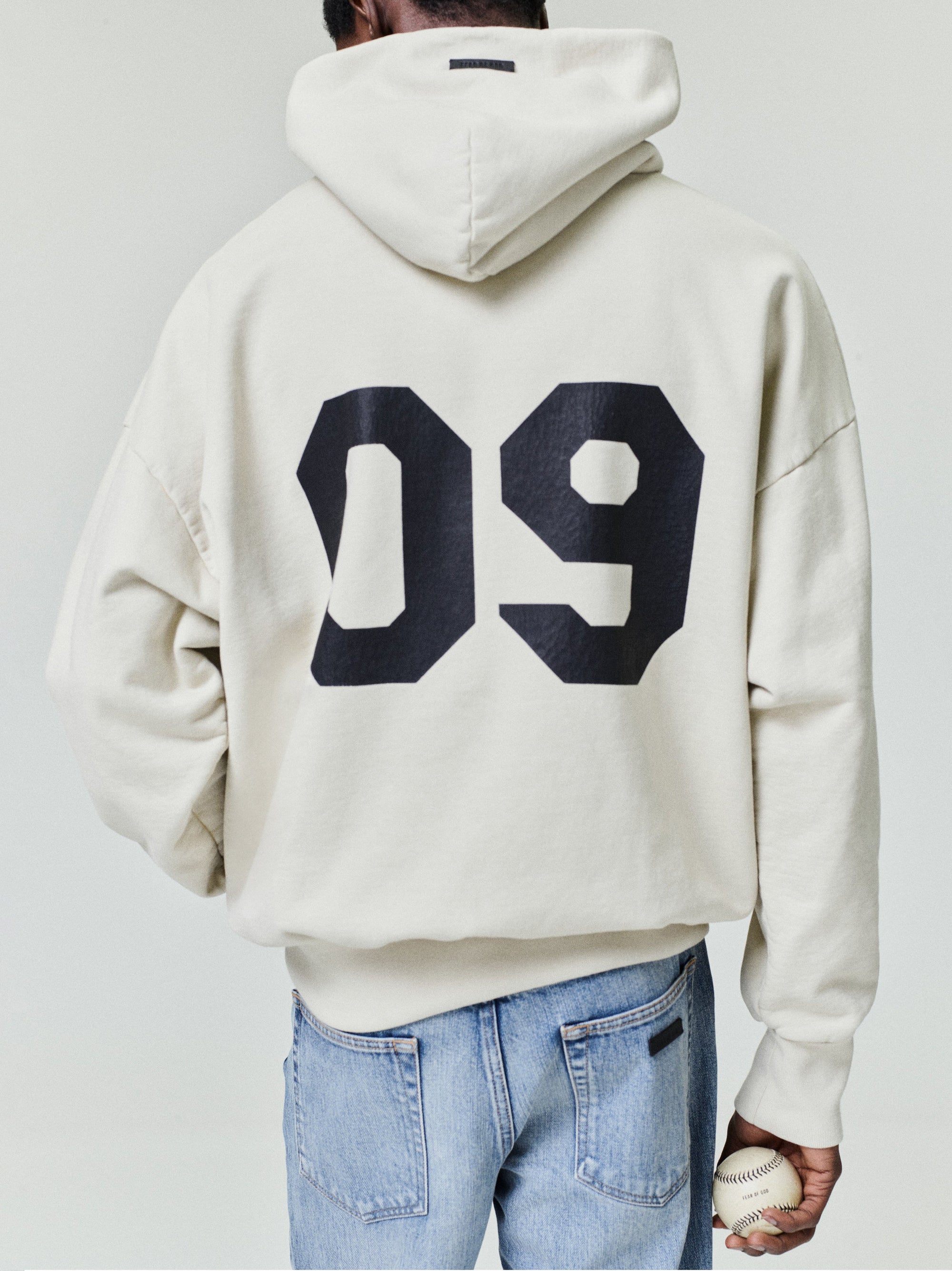 Оригінальна 09 Classic Hoodie Fear of god – вид ззаду