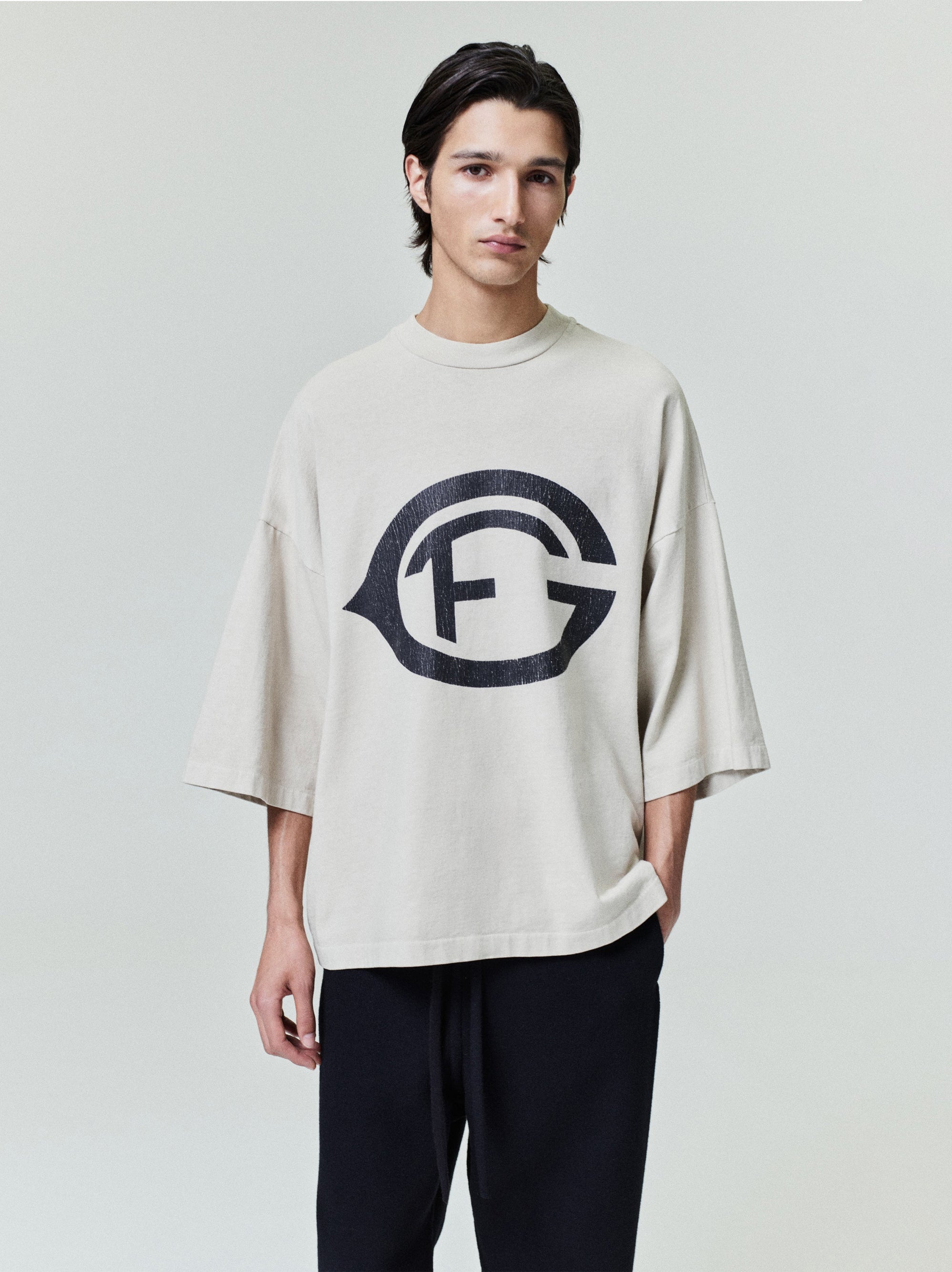 Оригінальна Fg 26 Tee Fear of god – боковий вид - FEAR OF GOD