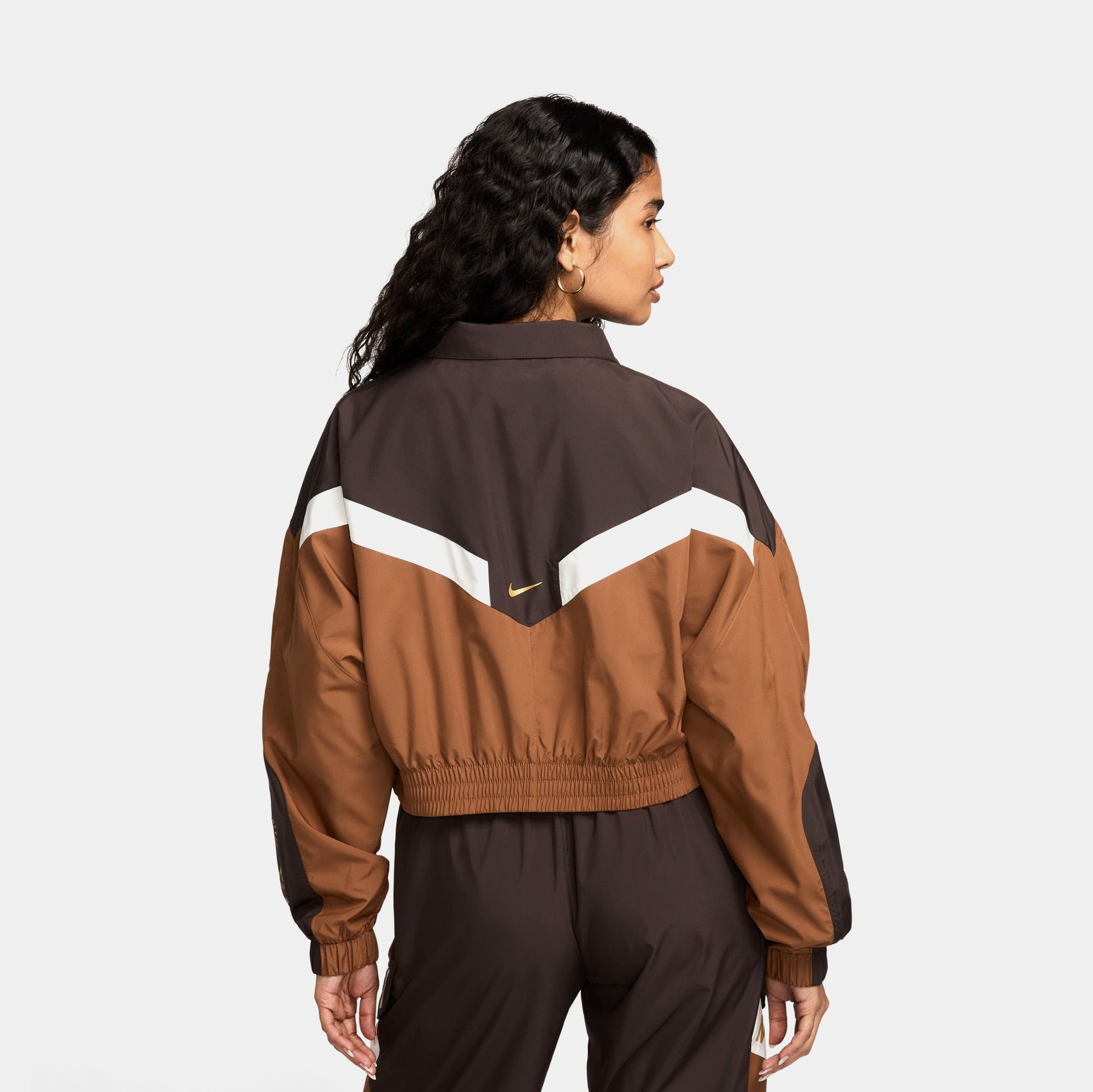 Nike Outerwear оригінал | Швидка доставка Україна – вид ззаду