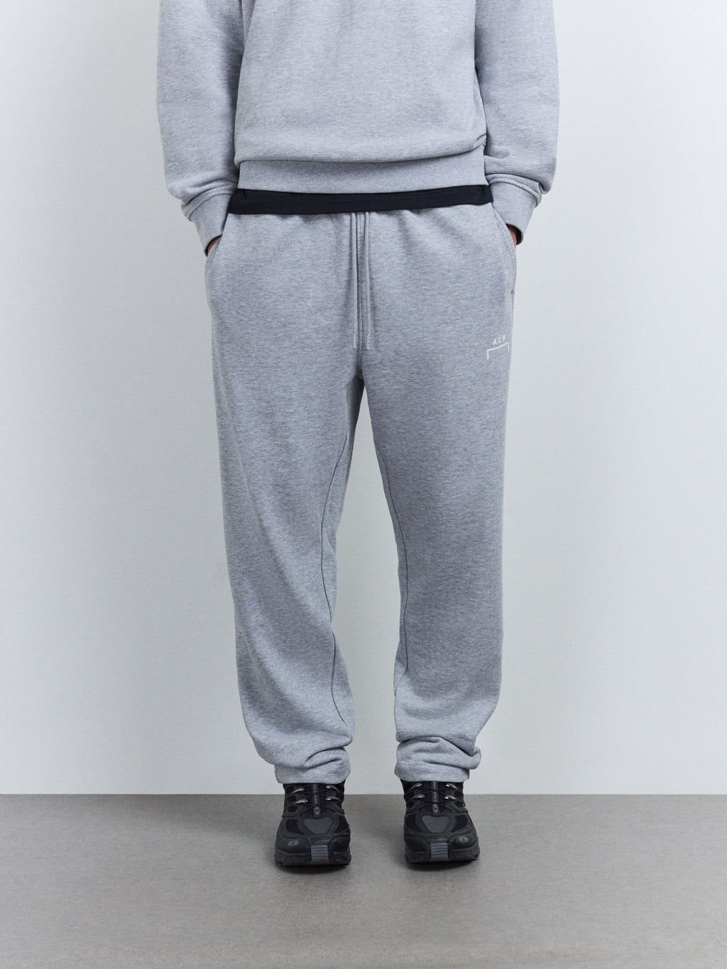 Woolmore Logo Jogger Grey Marl A cold wall – Гарантія оригінальності – збільшений вид