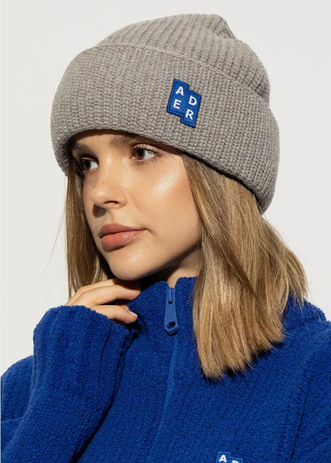 Оригінальна Grey Significant Trs Tag Beanie Hat Ader error – вид ззаду