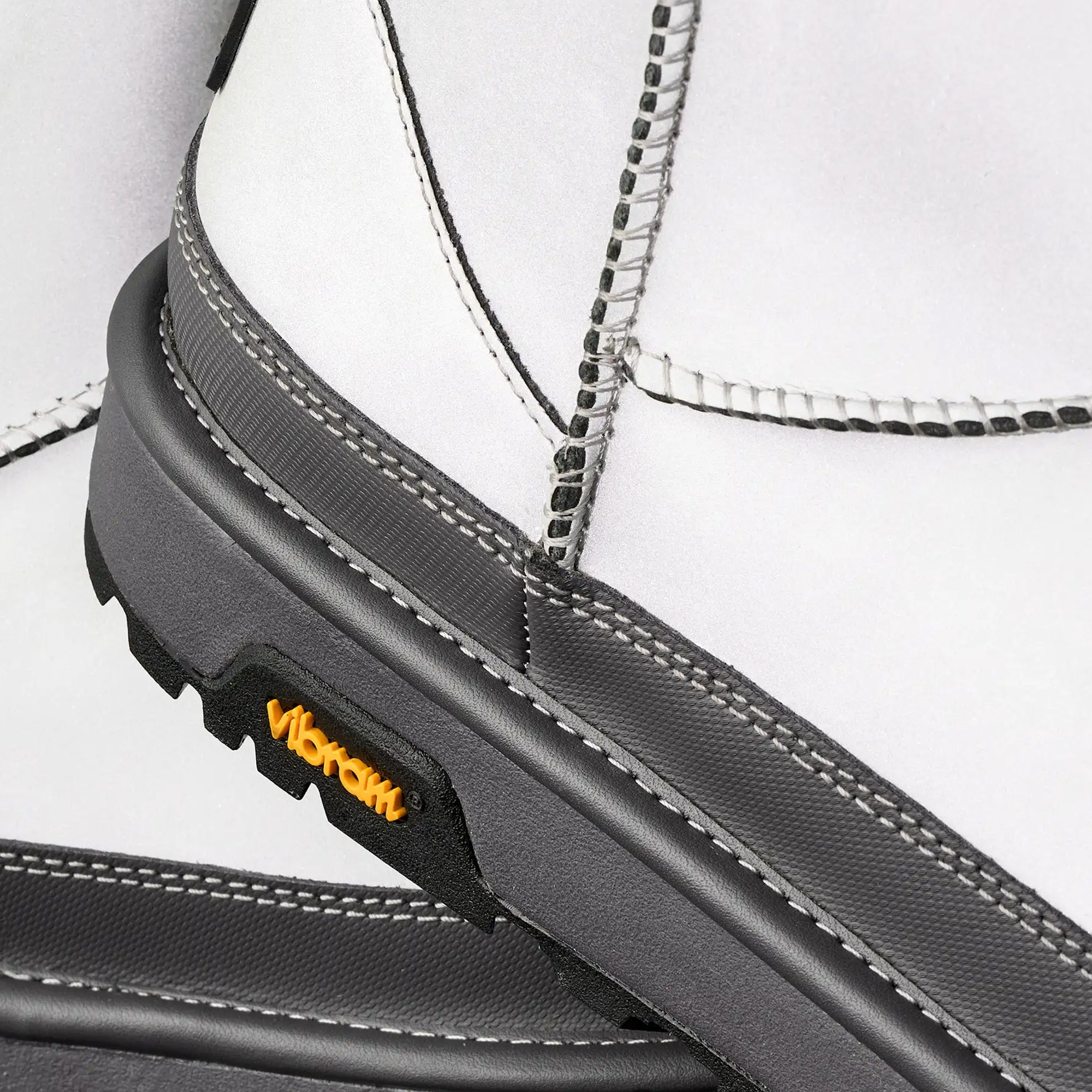 Оригінальна Mens Classic Mini Reflective Boot Ugg – збільшений вид
