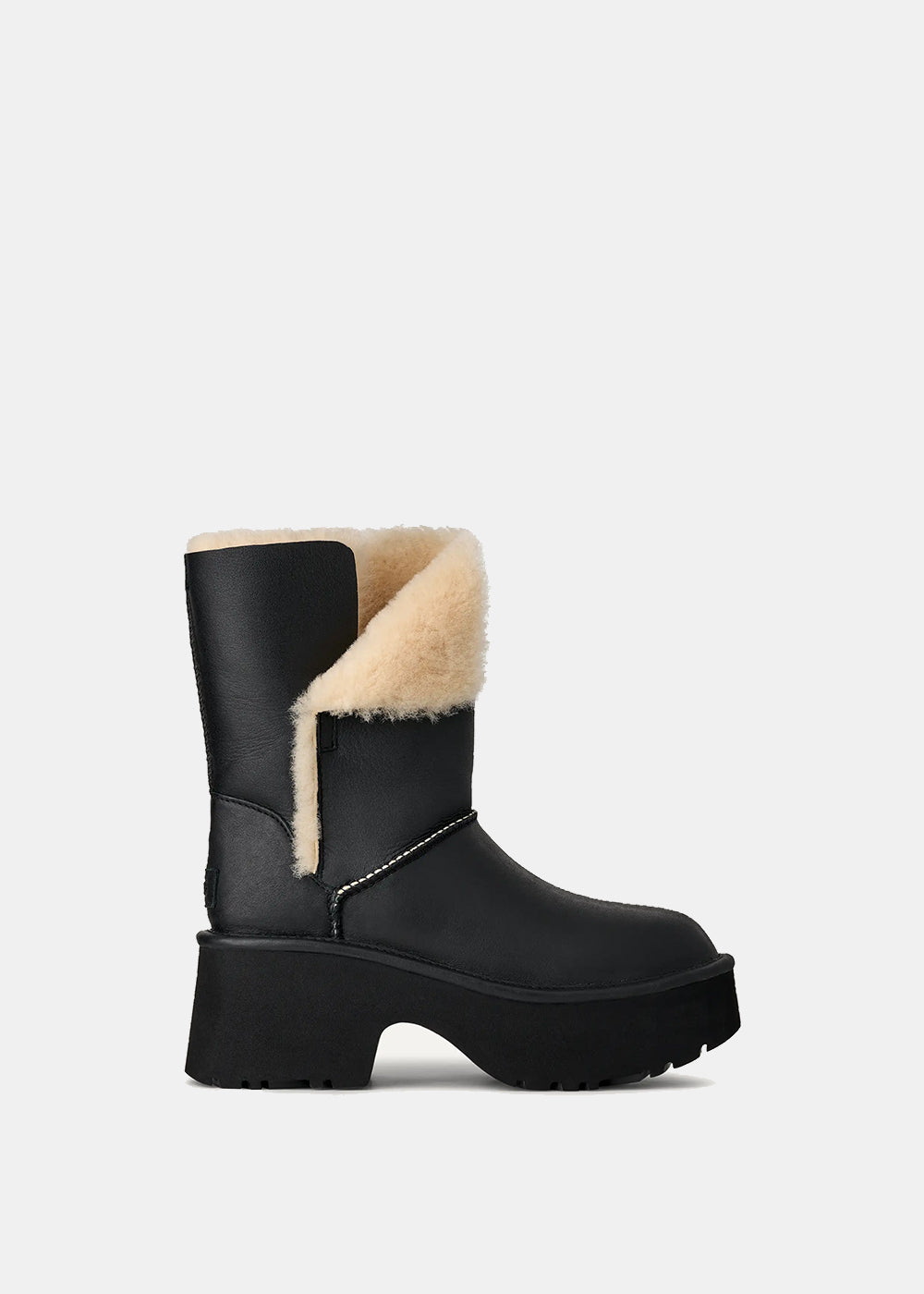 Оригінальна Black Womens Esmee Leather Boot Ugg – боковий вид