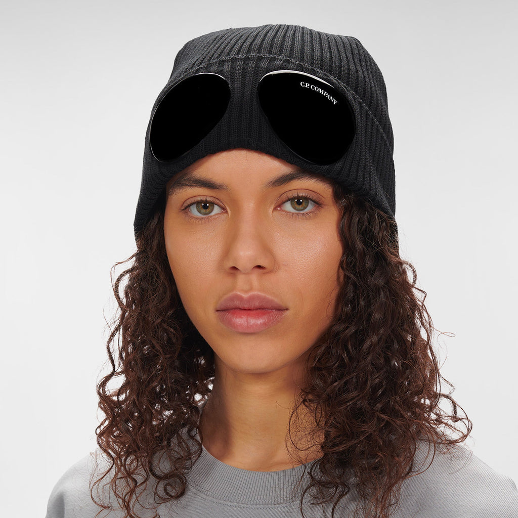 Оригінальна Cotton Goggle Beanie Cp company – вид ззаду