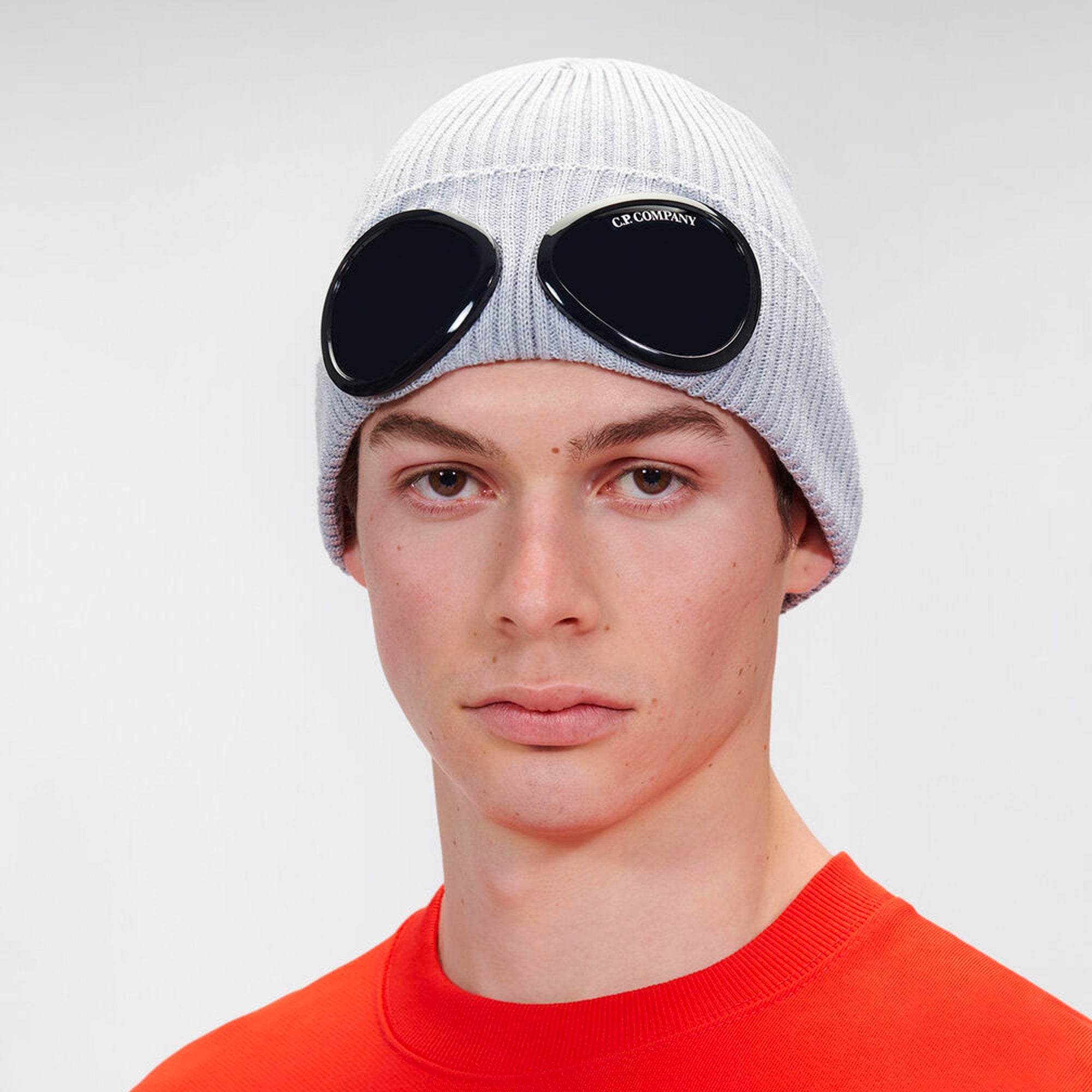Оригінальна Cotton Goggle Beanie Cp company – вид ззаду