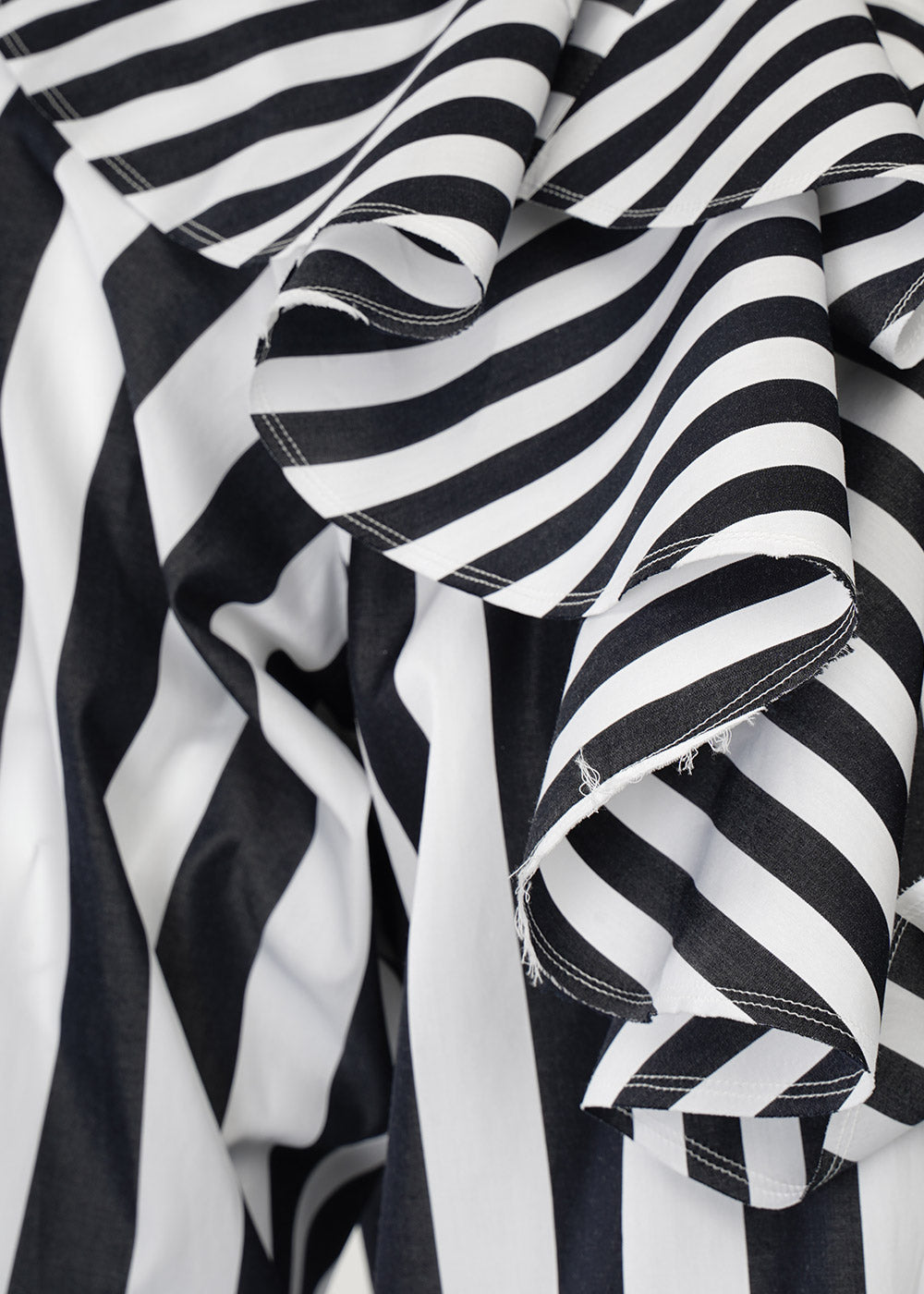 White And Black Ruffled Striped Shirt Comme des garcons – Гарантія оригінальності – вид ззаду