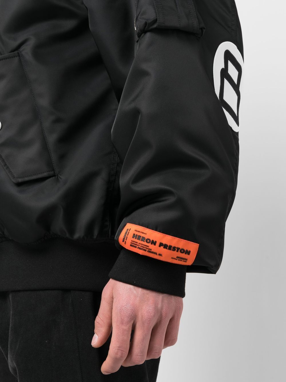 Оригінальна Padlock-Patch Bomber Jacket Heron preston – детальний вид