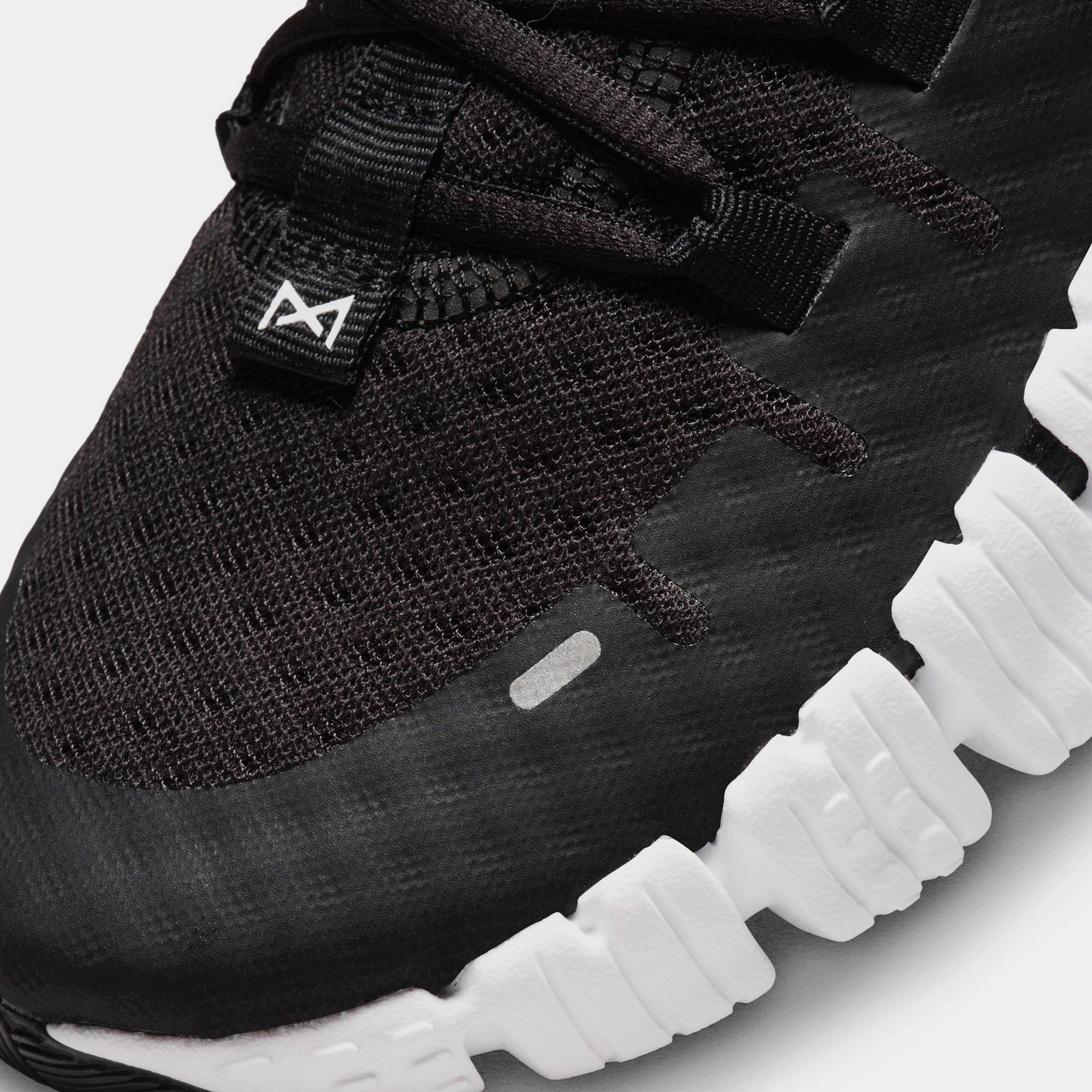 Free Metcon 5 Womens Running Shoes Nike оригінал – Купити в Україні – вид ззаду