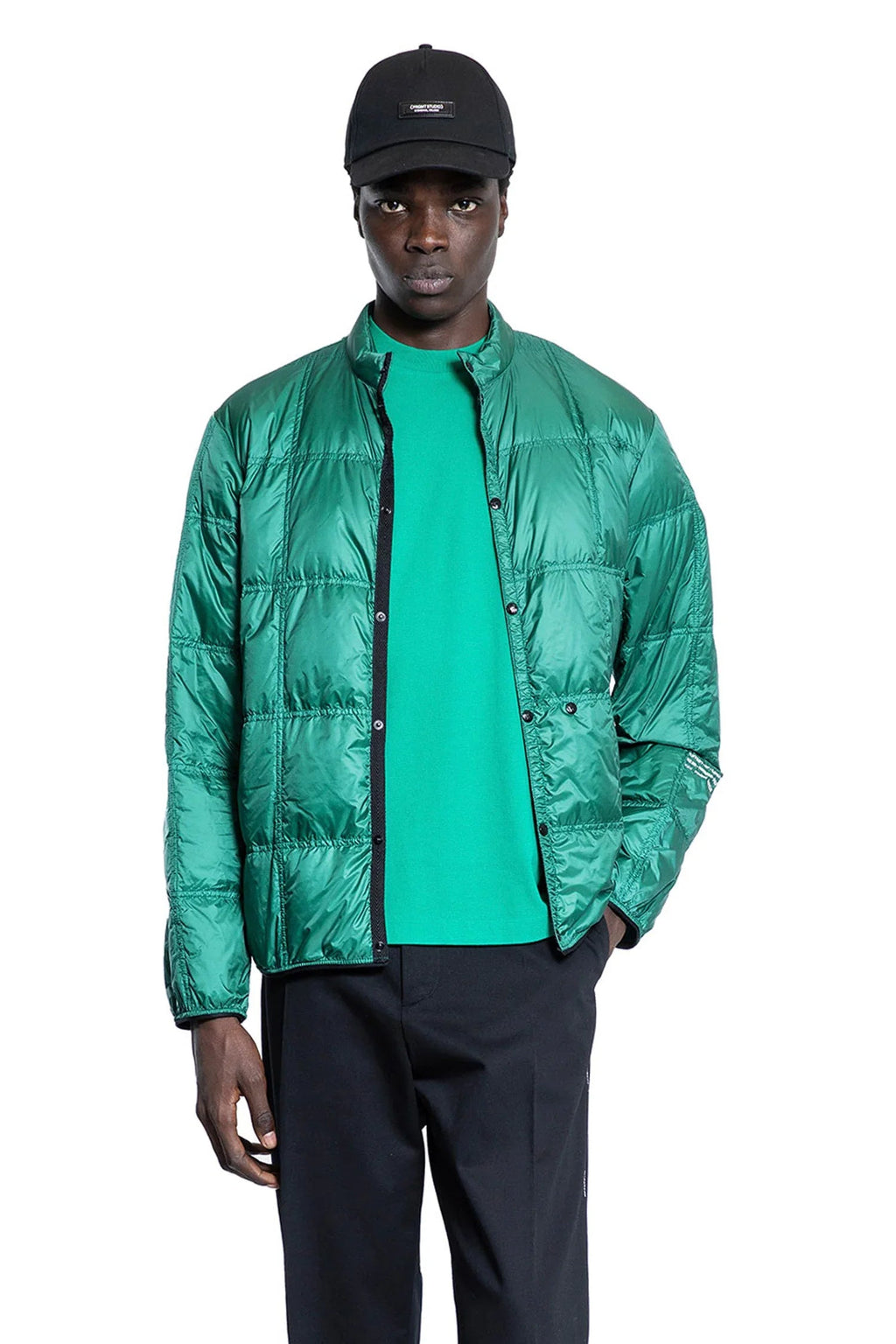 Moncler Outerwear оригінал | Швидка доставка Україна – боковий вид