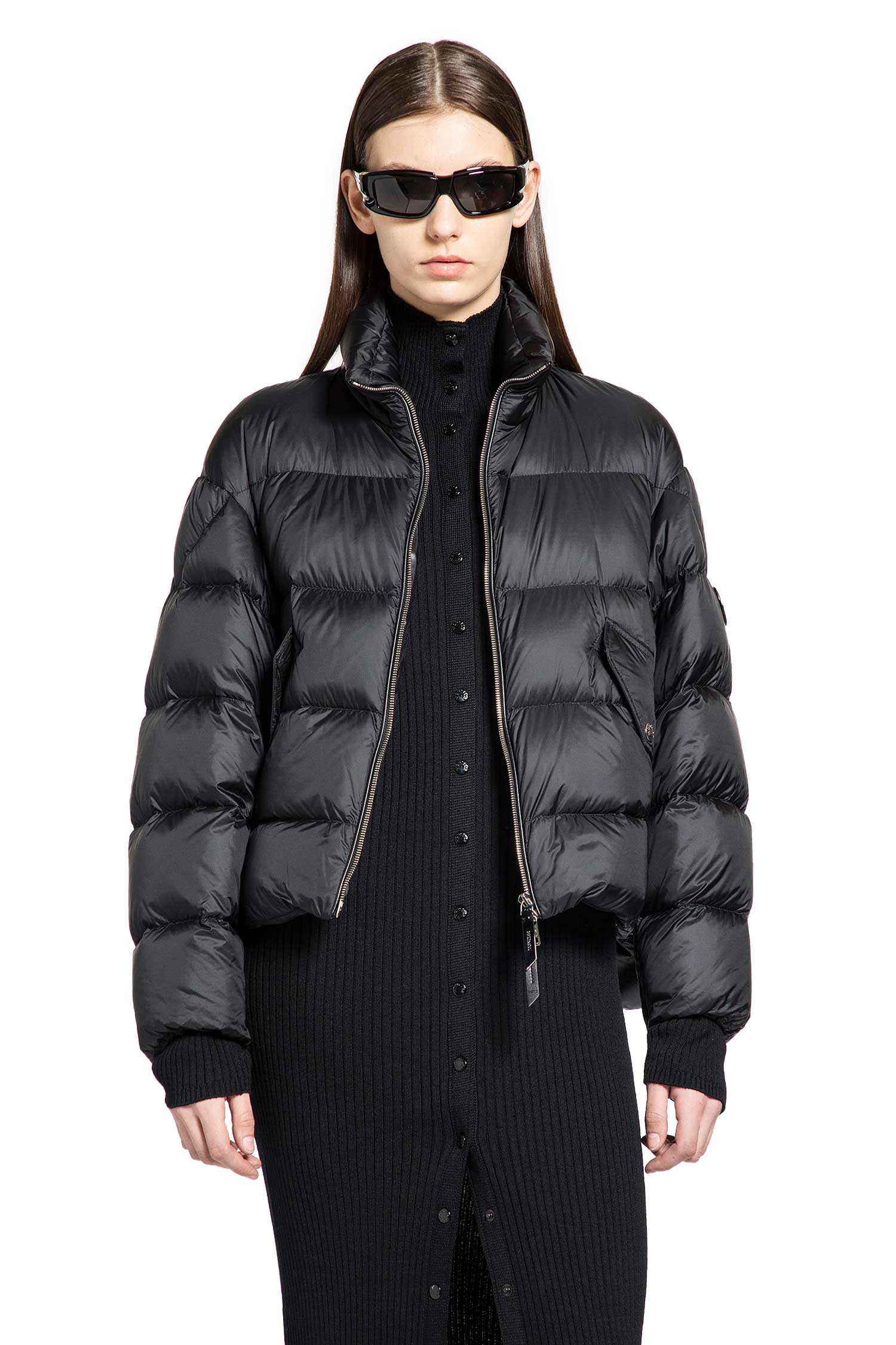 Оригінальна Ee72 Collaboration Blas Short Down Jacket Moncler – боковий вид