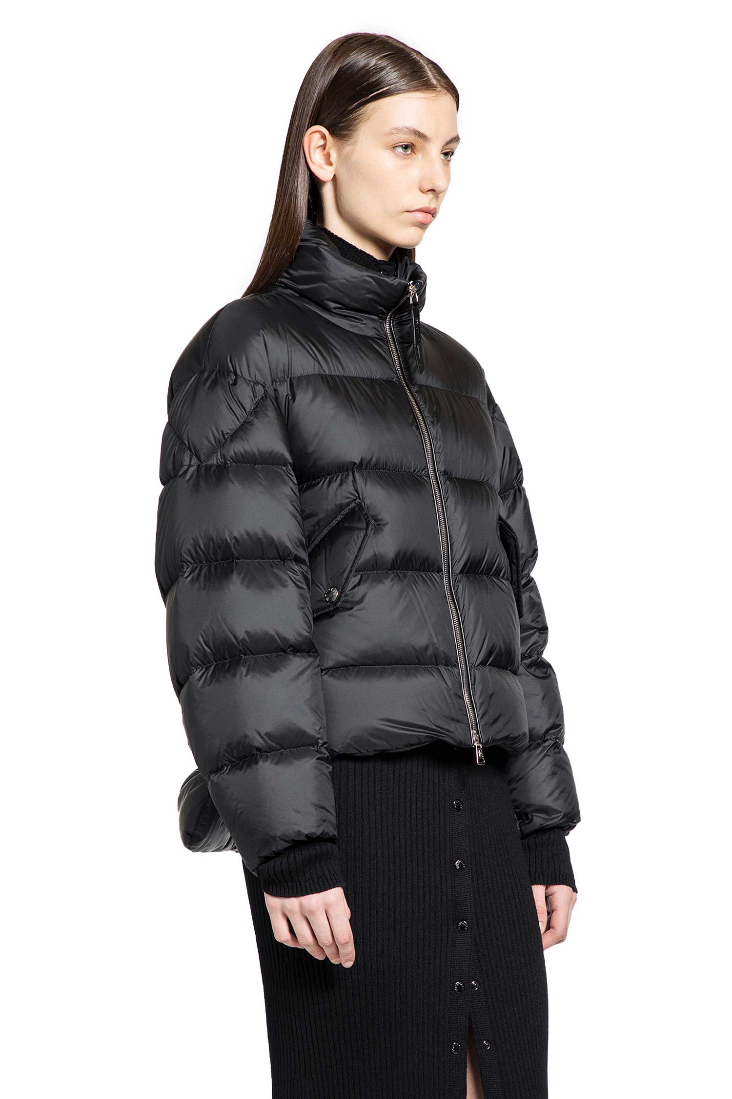 Оригінальна Ee72 Collaboration Blas Short Down Jacket Moncler – детальний вид