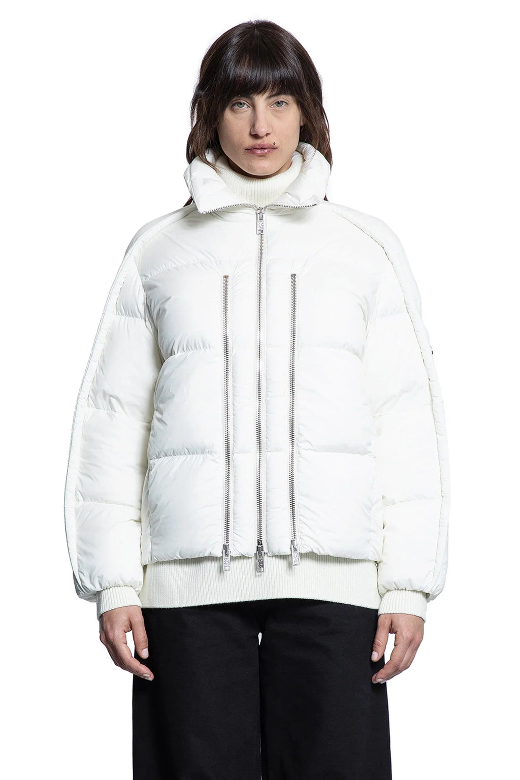 Оригінальна Willow Smith Collaboration Yael Short Down Jacket Moncler – вид ззаду