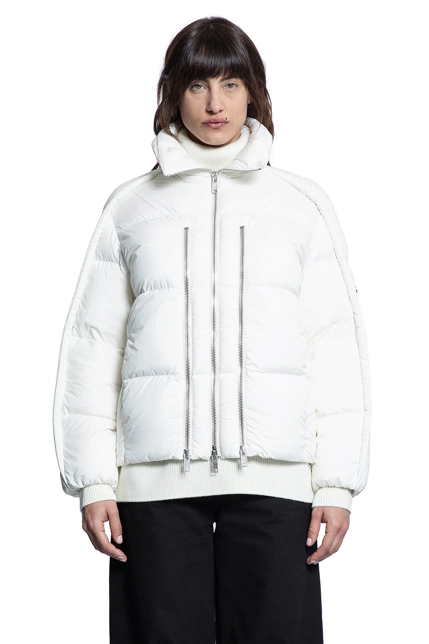 Оригінальна Willow Smith Collaboration Yael Short Down Jacket Moncler – вид ззаду