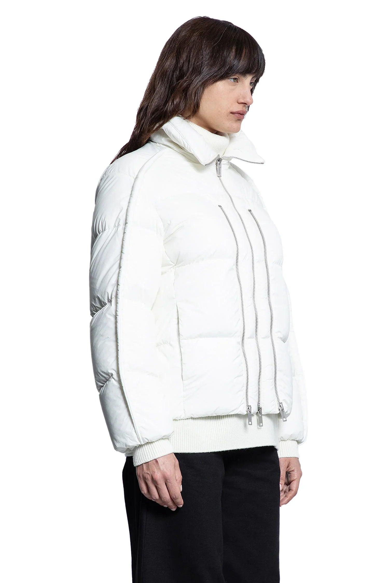 Оригінальна Willow Smith Collaboration Yael Short Down Jacket Moncler – детальний вид