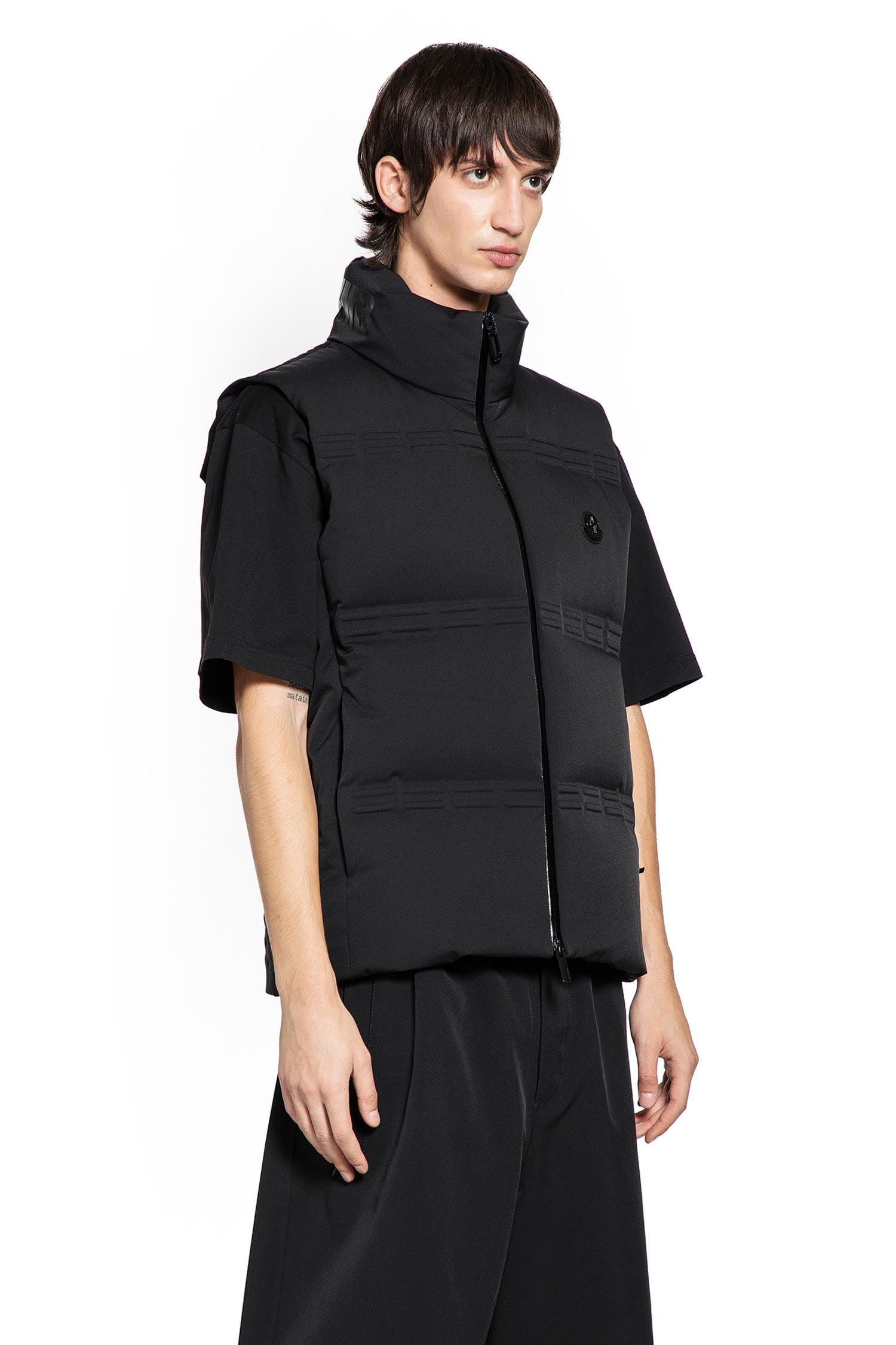 Оригінальна Asap Rocky Sparky Short Down Vest Moncler – детальний вид