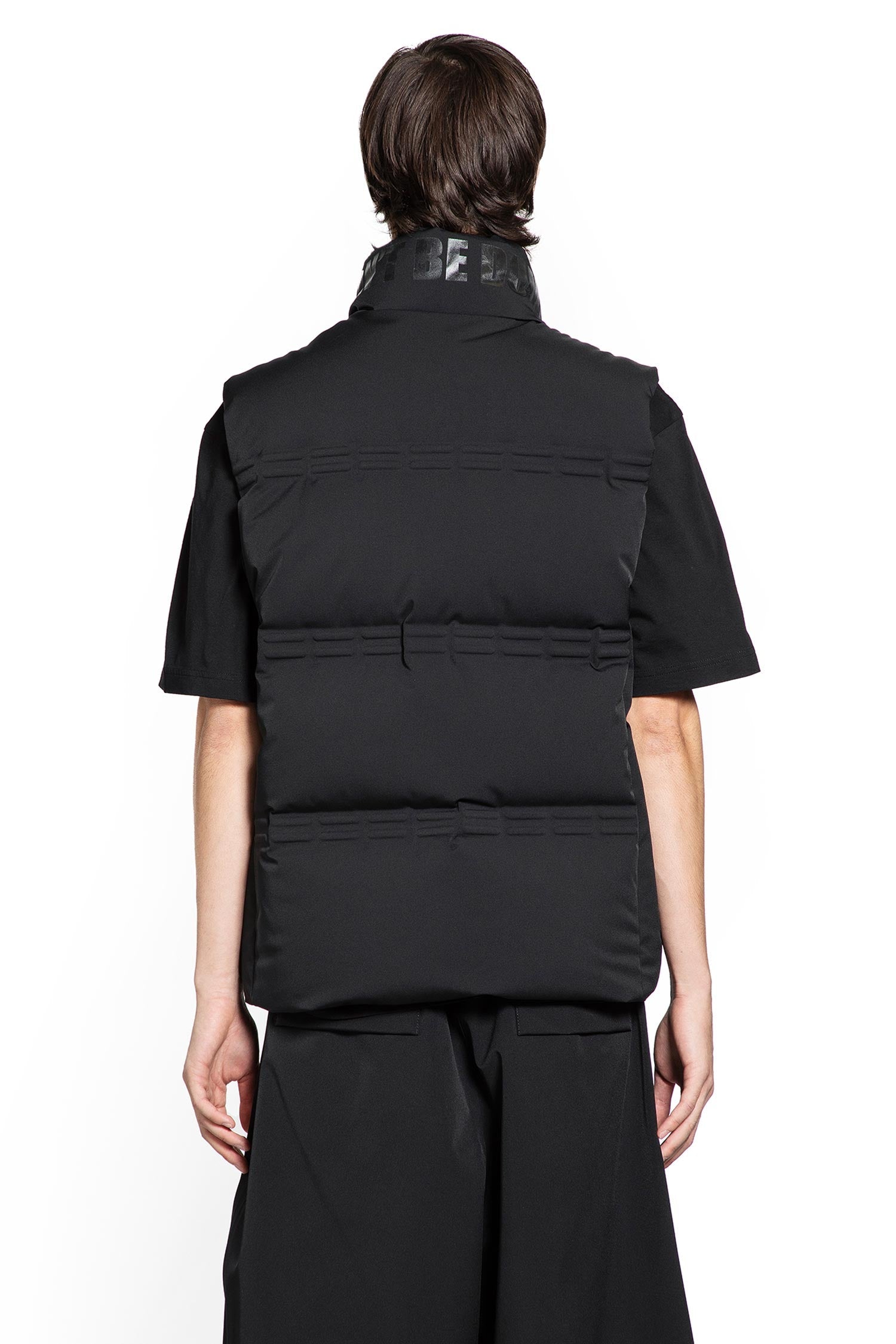 Оригінальна Asap Rocky Sparky Short Down Vest Moncler – збільшений вид