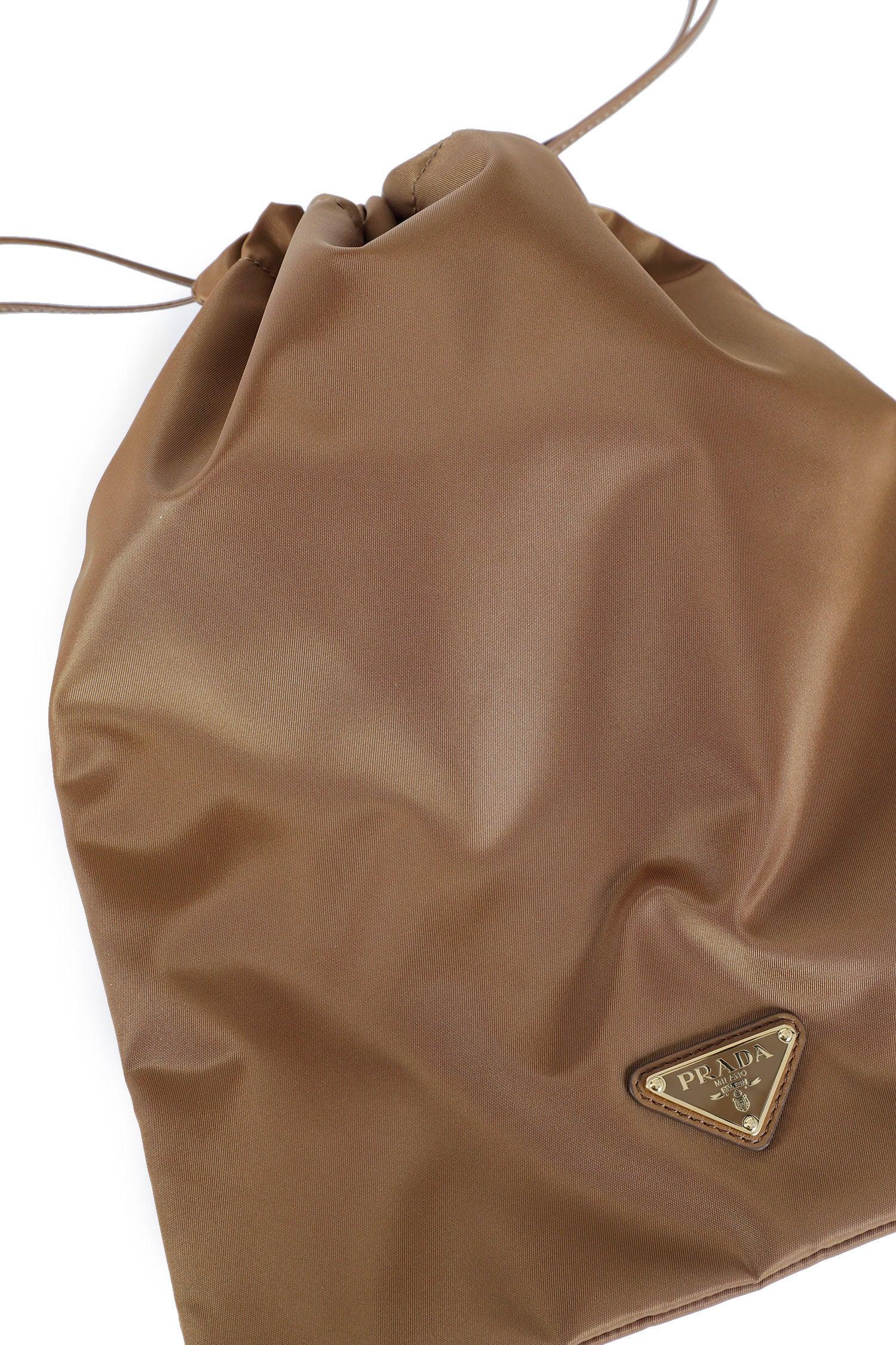Оригінальна Re-Nylon Travel Pouch Prada – детальний вид