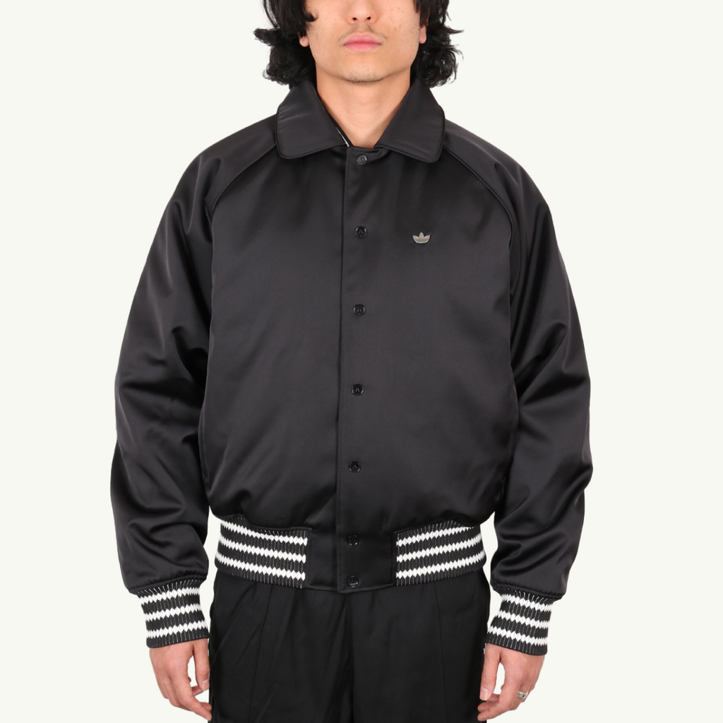Оригінальна Bomber Jacket Adidas – боковий вид