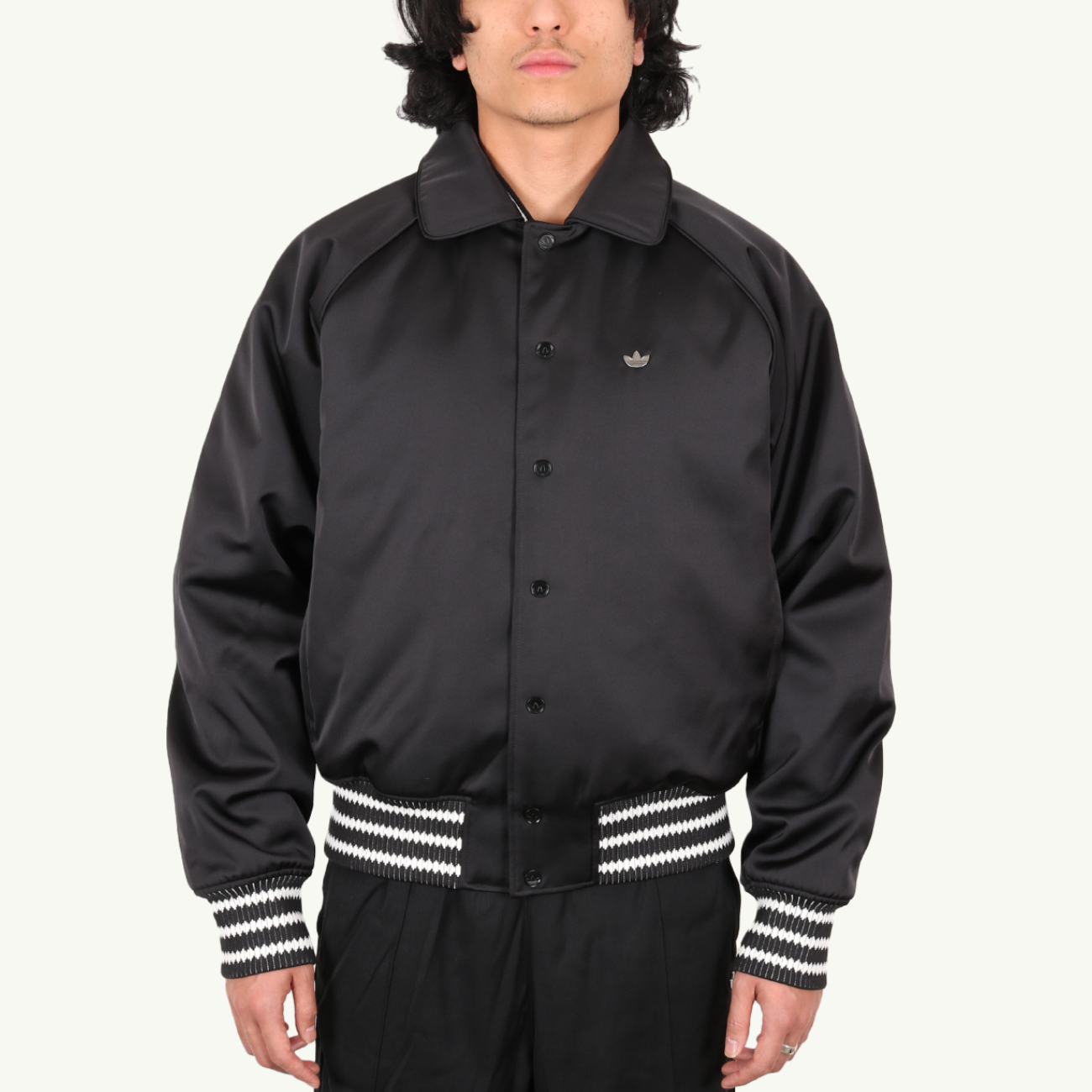 Оригінальна Bomber Jacket Adidas – боковий вид