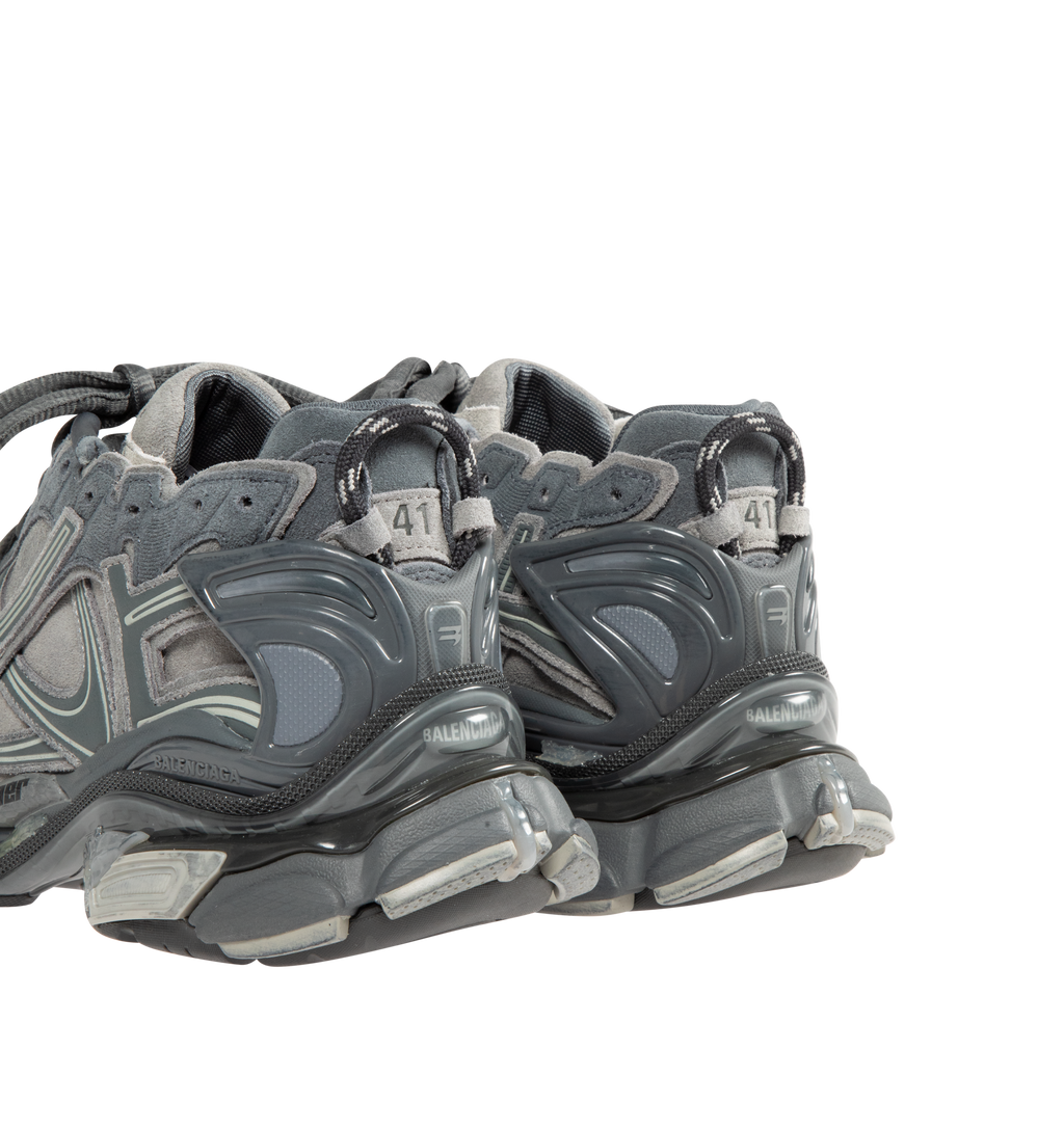 Оригінальна Runner Suede Sneaker Balenciaga – детальний вид