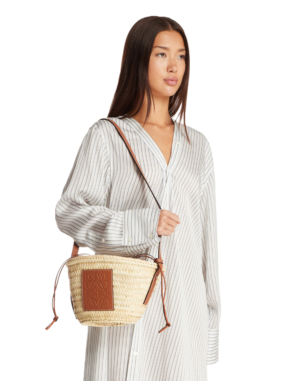 Оригінальна Beige Handwoven Bucket Bag Loewe – детальний вид