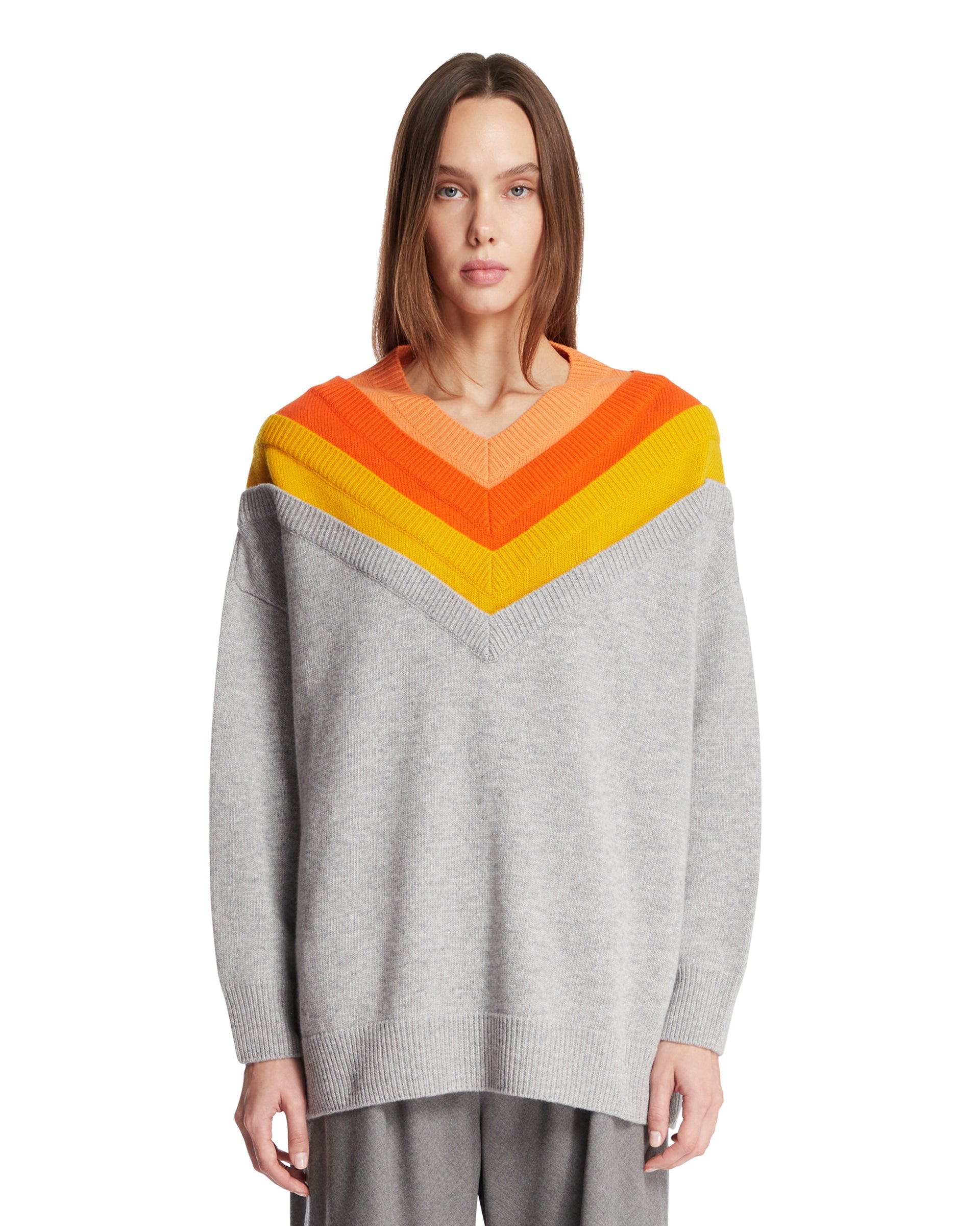 Оригінальна Gray Trompe Loeil Wool Sweater Loewe – боковий вид