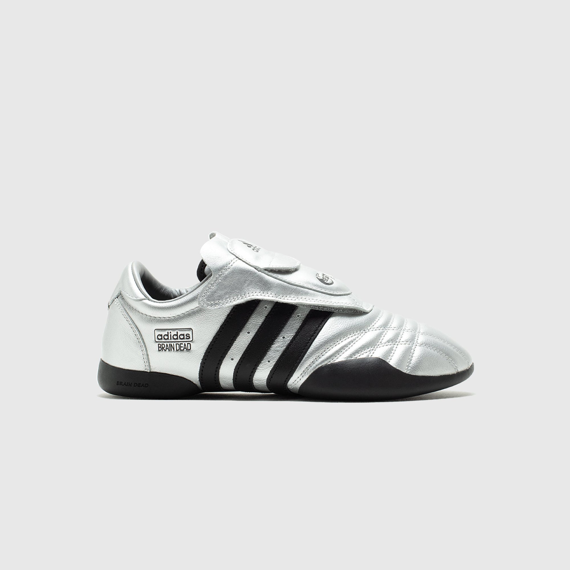 Оригінальна Taekwondo X Brain Dead Silver Metallic Adidas – боковий вид