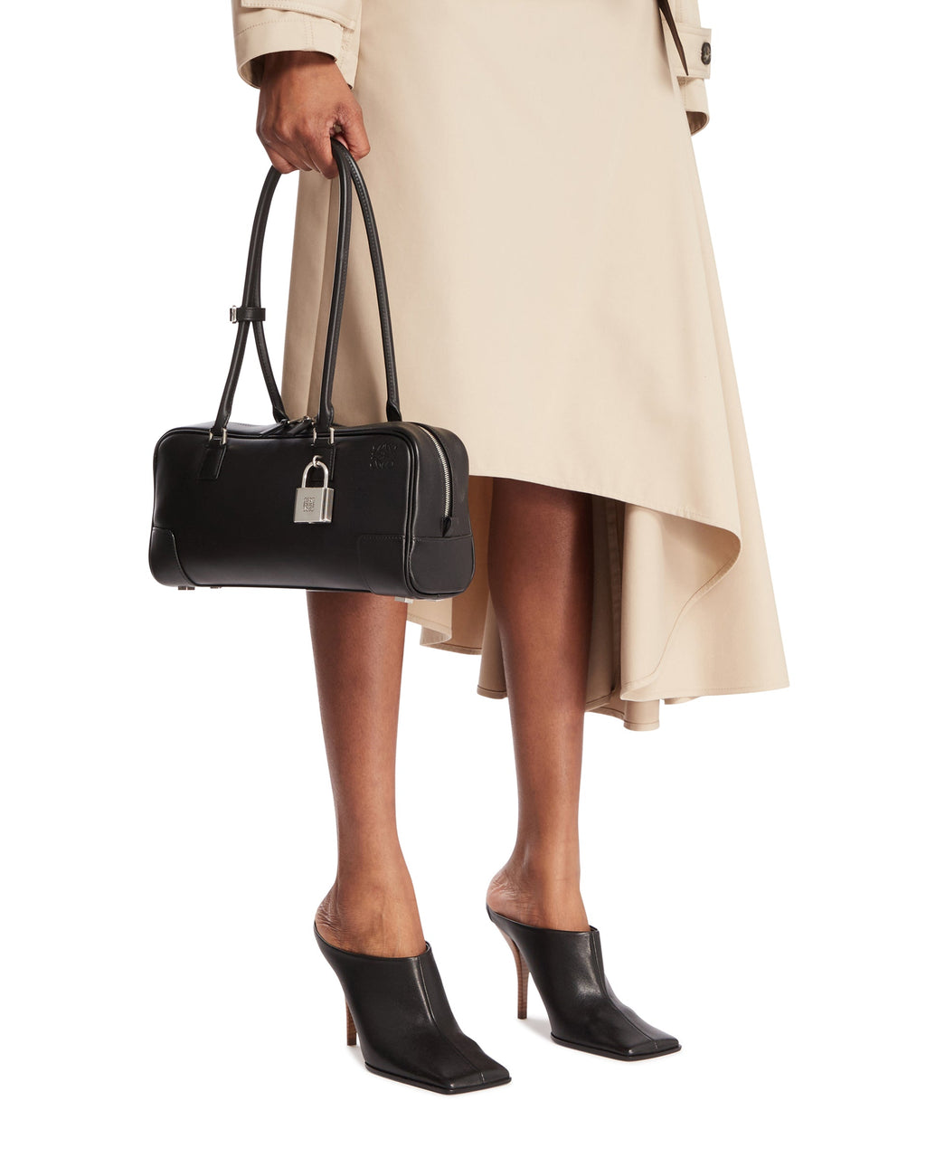 Оригінальна Black Amazona 31 Cropped Bag Loewe – детальний вид