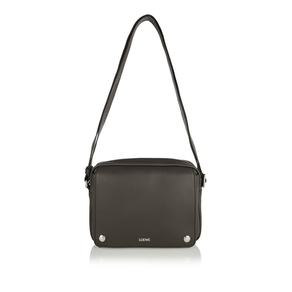 Оригінальна Pebble Messenger Medium Leather Bag Loewe – боковий вид
