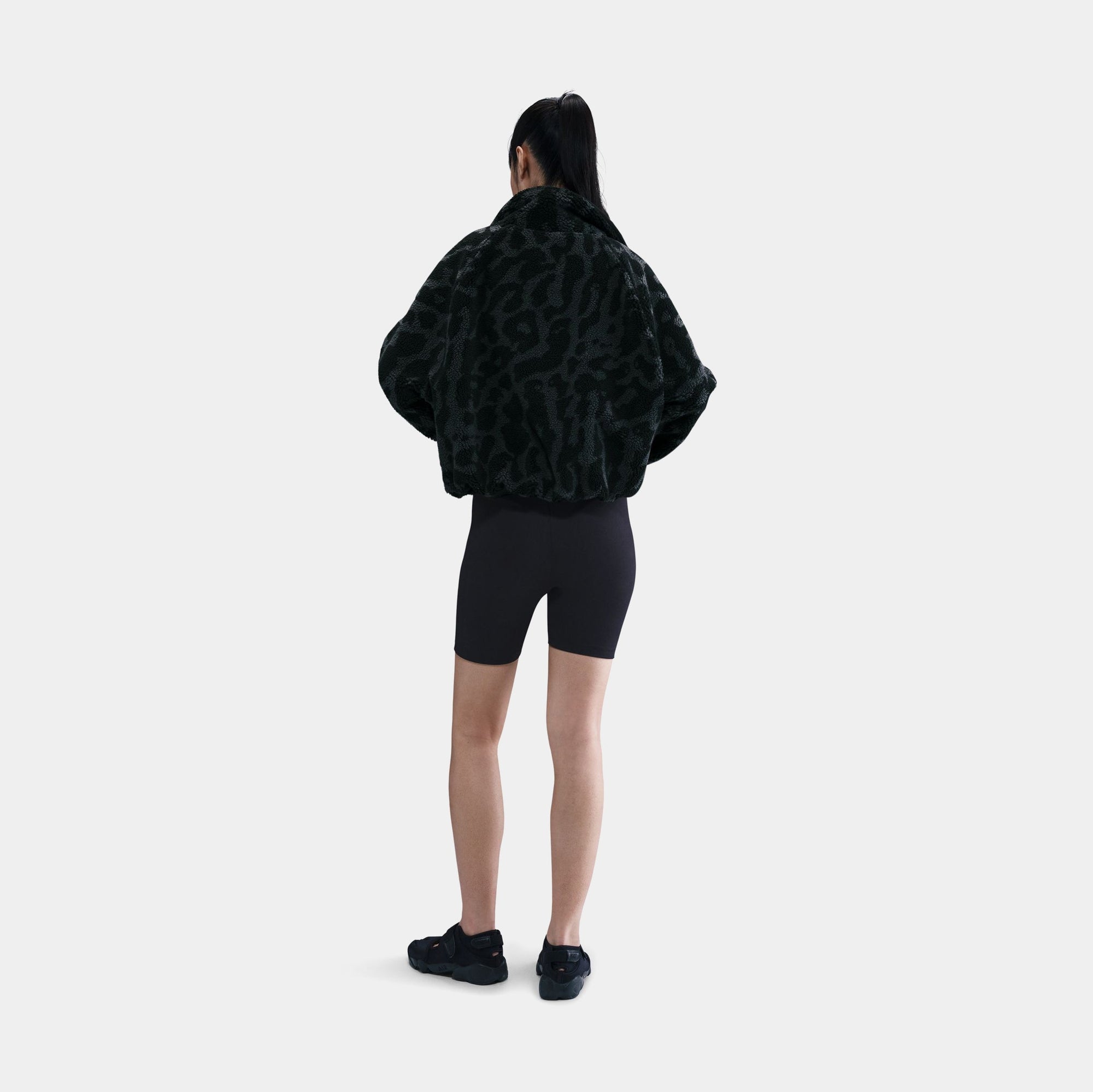 Nike Outerwear оригінал | Швидка доставка Україна – вид ззаду