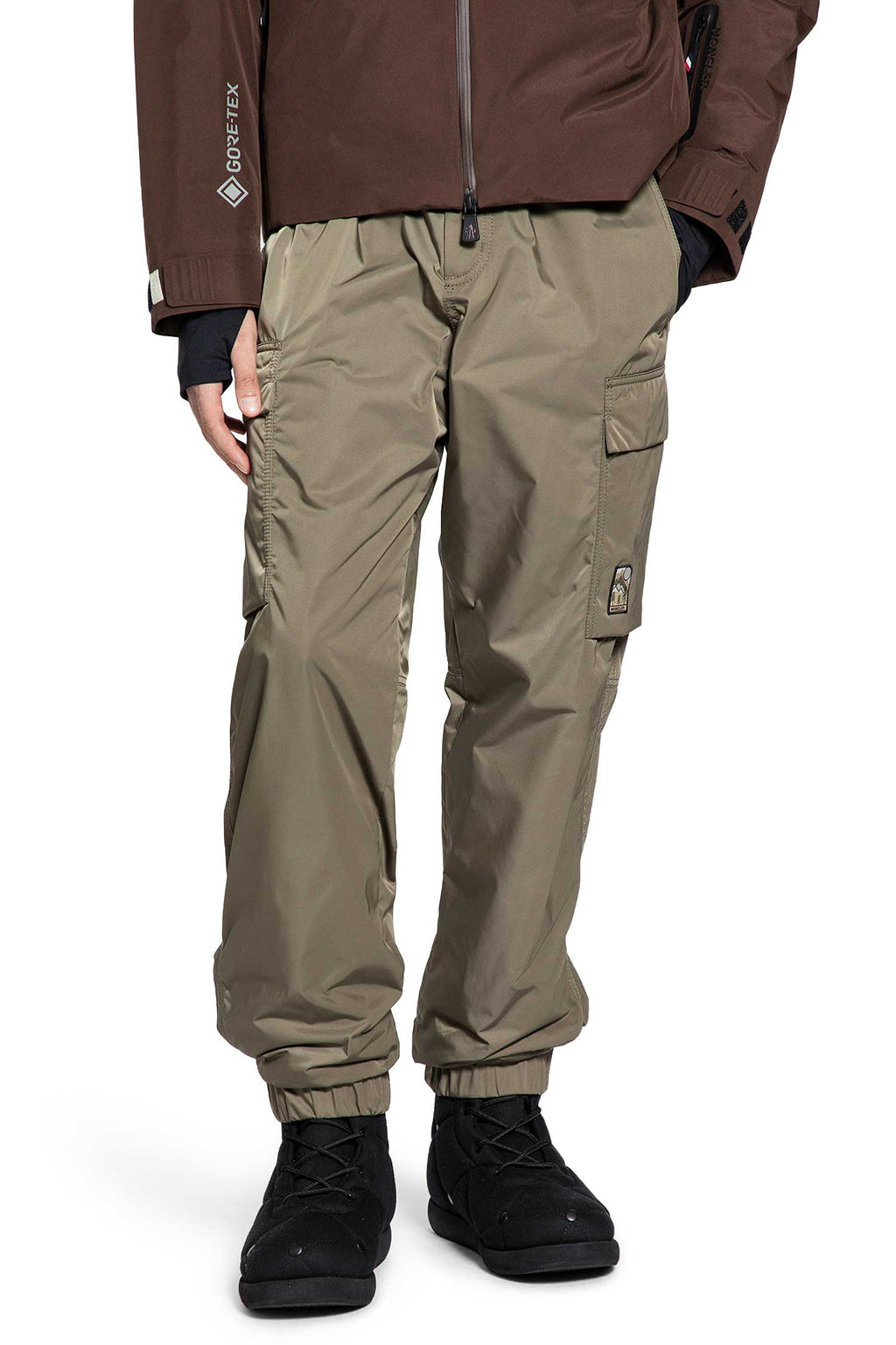Оригінальна Cargo Pants Moncler – боковий вид
