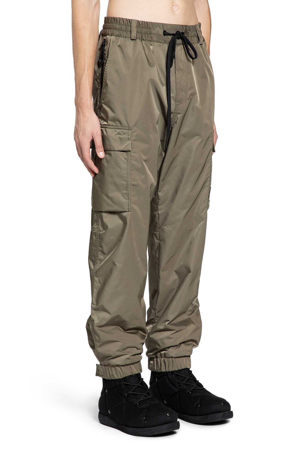 Оригінальна Cargo Pants Moncler – детальний вид