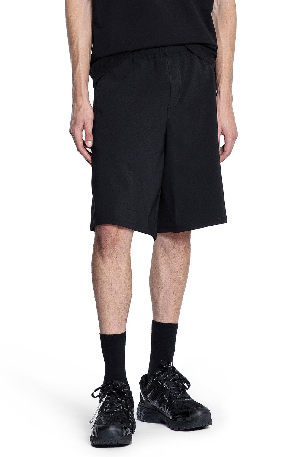 Logo Patch Shorts Moncler оригінал – Купити в Україні – боковий вид