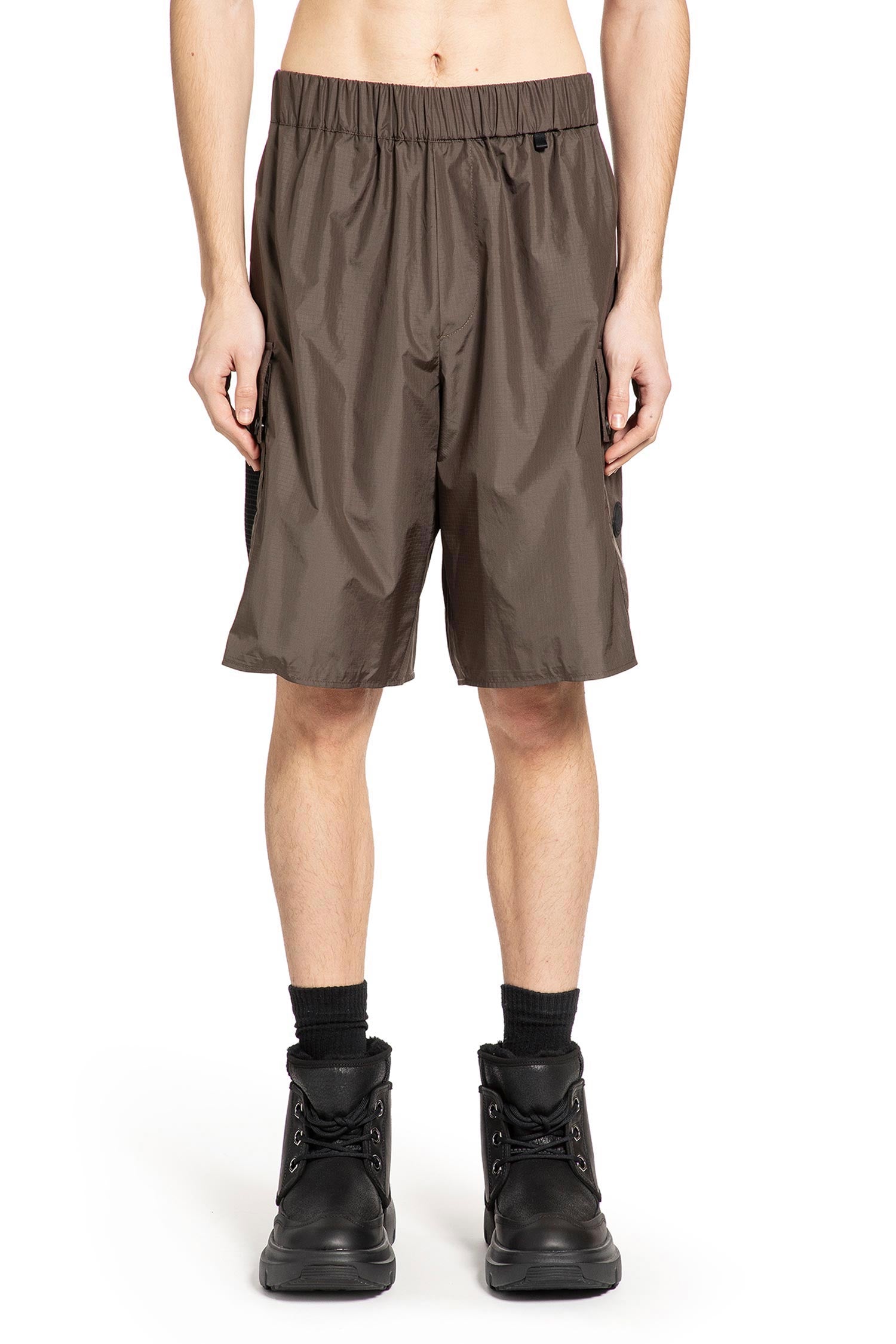 Оригінальна Cargo Shorts Moncler – вид ззаду