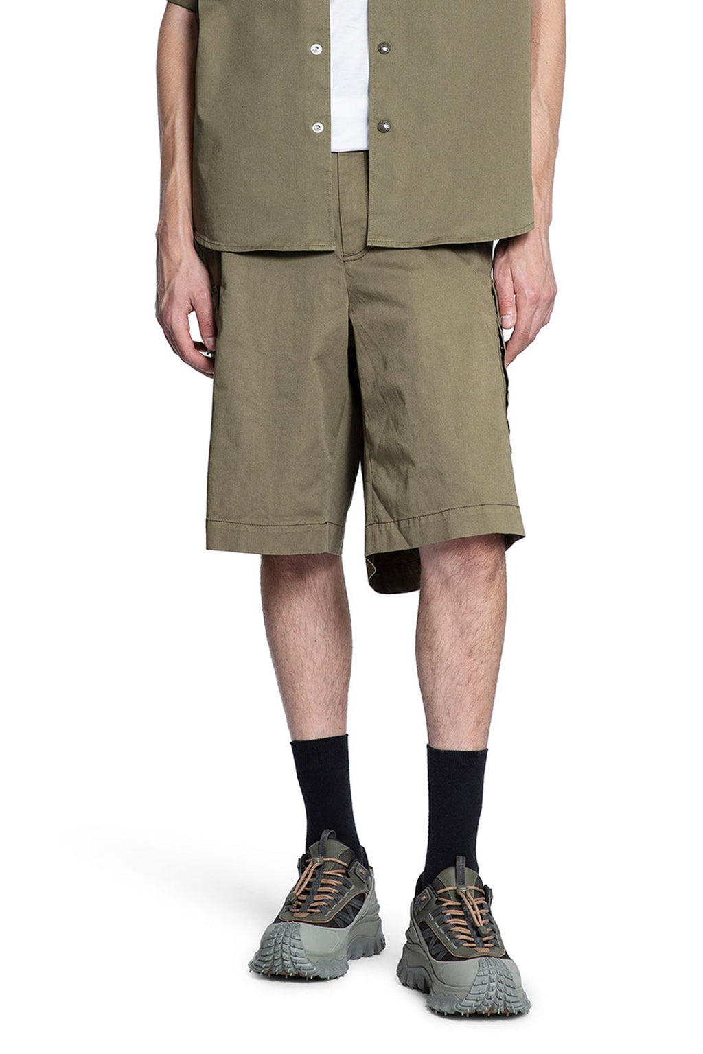 Оригінальна Cotton Gabardine Cargo Shorts Moncler – боковий вид